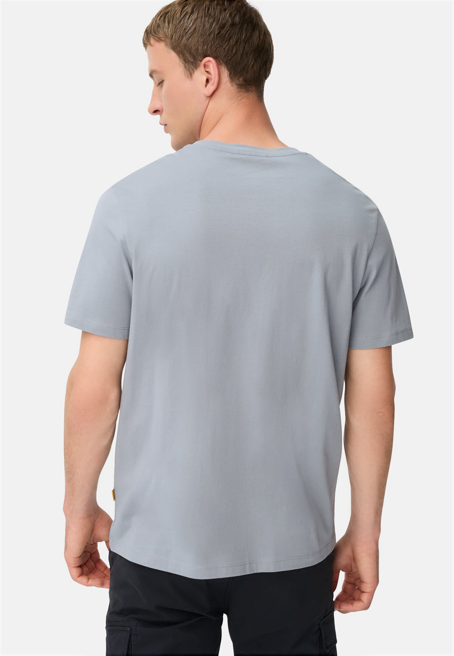 Herren T-Shirt aus reiner Baumwolle Steinblau getragen hinten