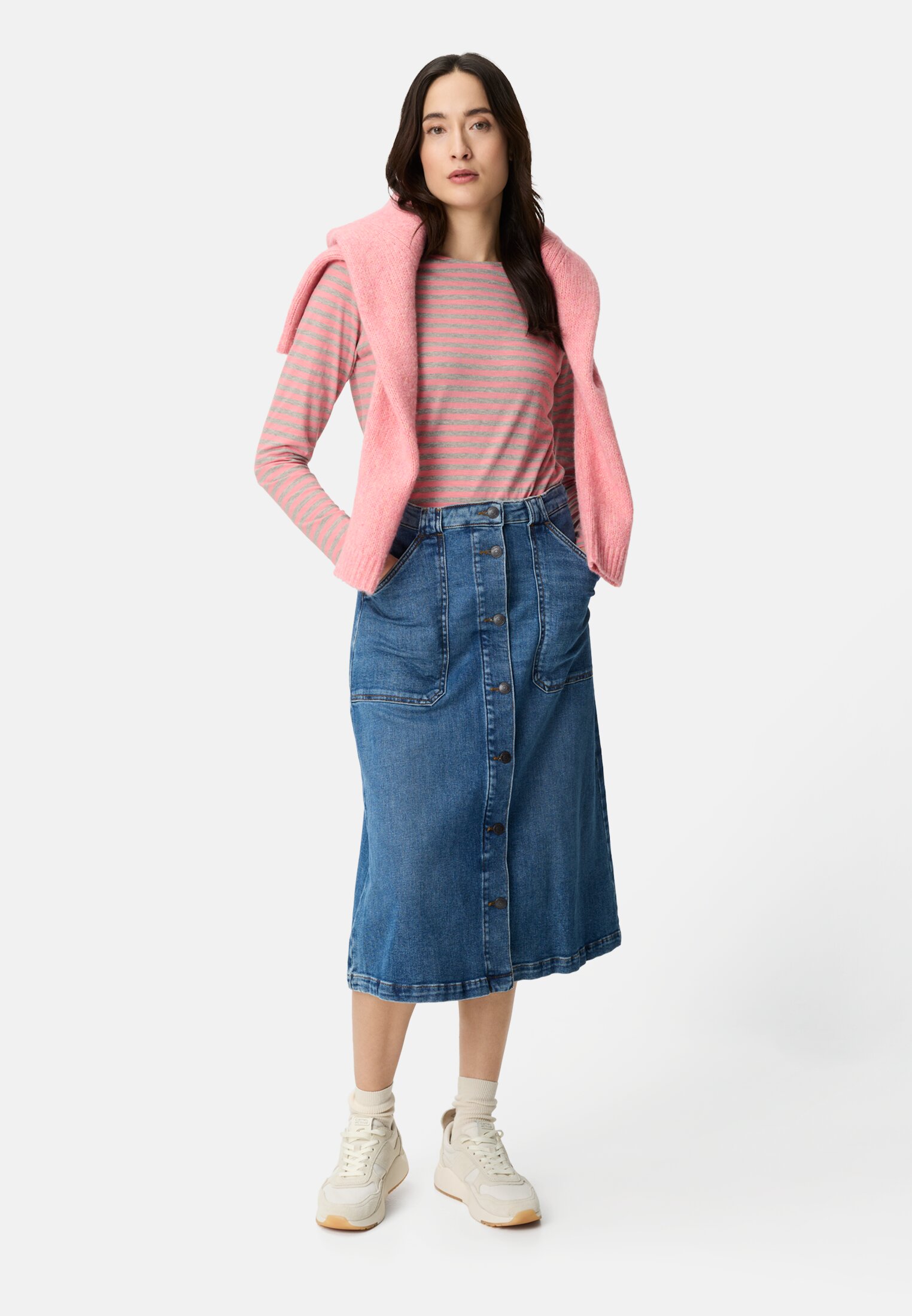 Damen Langarmshirt aus reiner Baumwolle Pink getragen vorne Ganzkörper