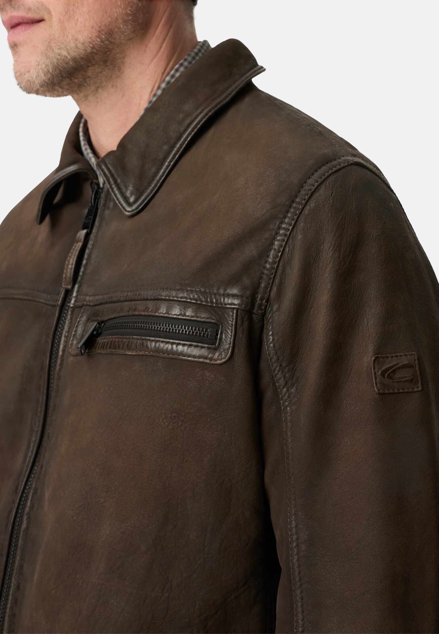 Men Leather jacket with inside pockets Brown worn detail close