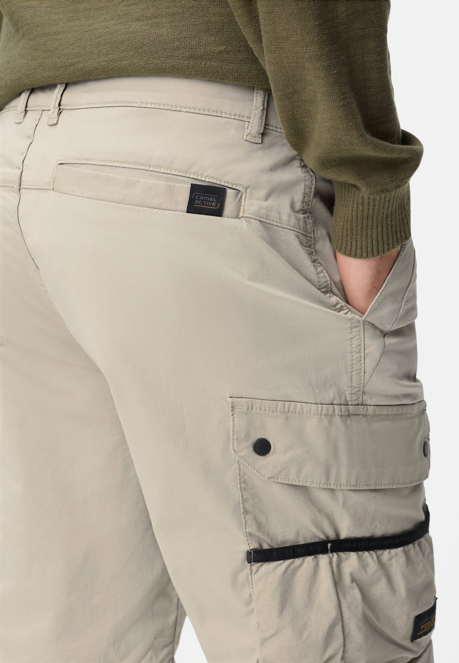 Men Trousers with cargo pockets Beige worn detail close