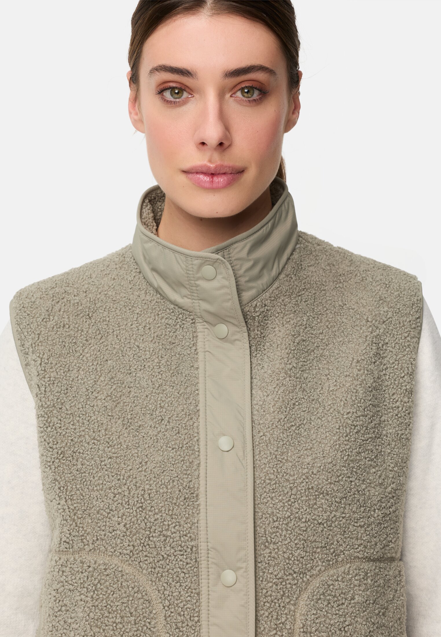 Vrouwen Teddyvest met opstaande kraag Salie gedragen detail dichtbij  