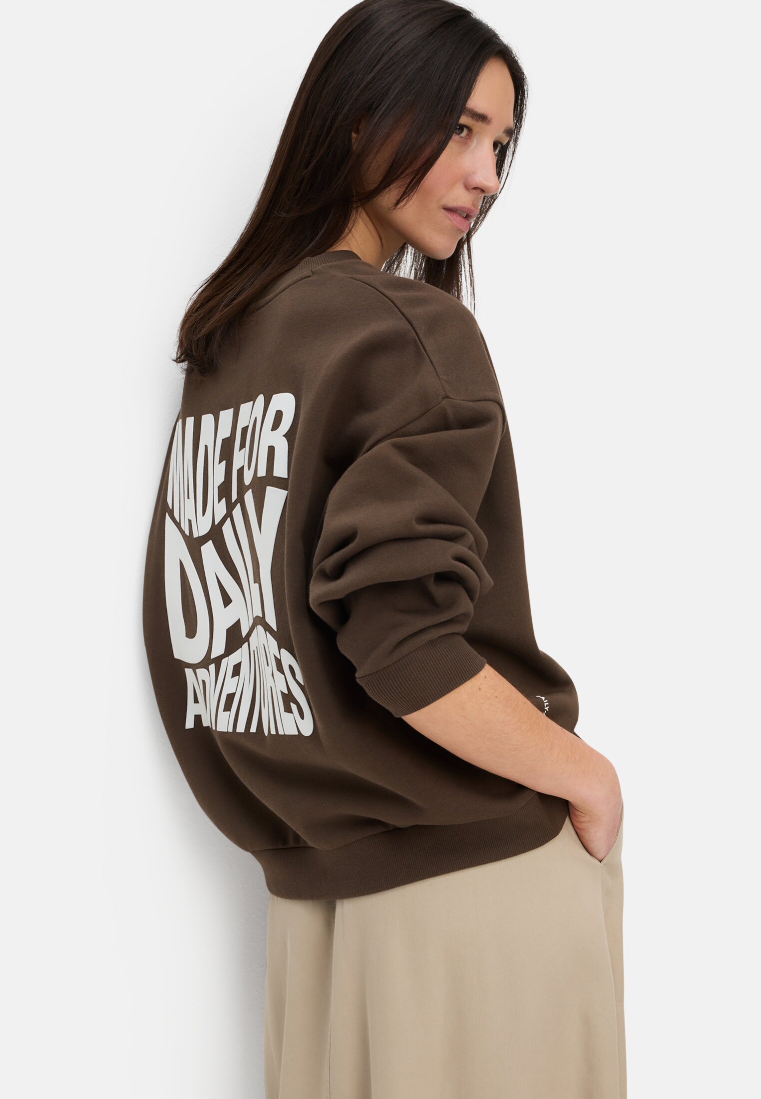 Women Sweatshirt with back print Brown worn emotional