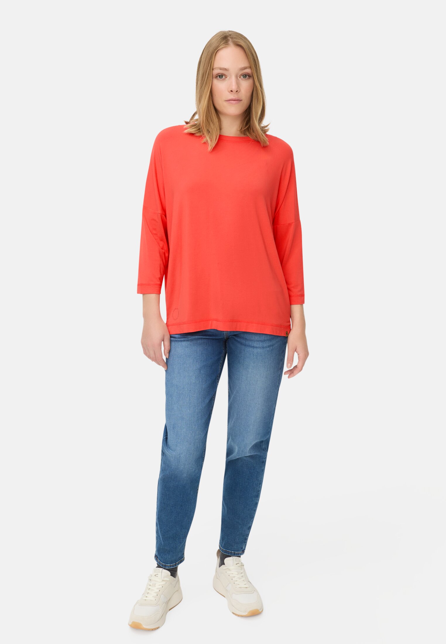 Women Long-sleeved shirt with a crew neck Flame red worn front full body