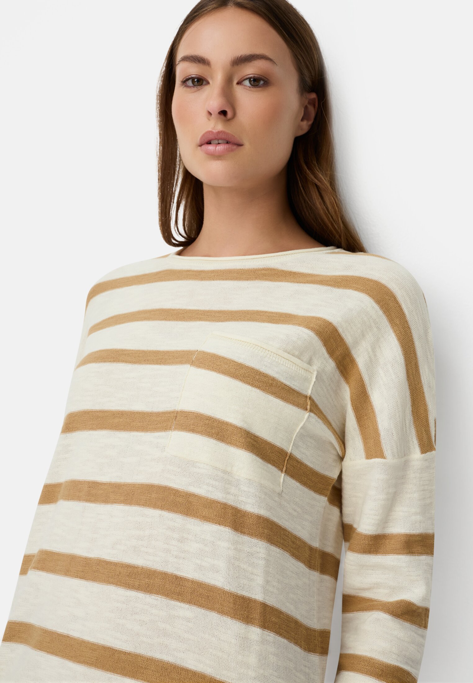 Damen Boxy Strickpullover mit 3/4-Ärmeln Milchweiß getragen detailliert nah