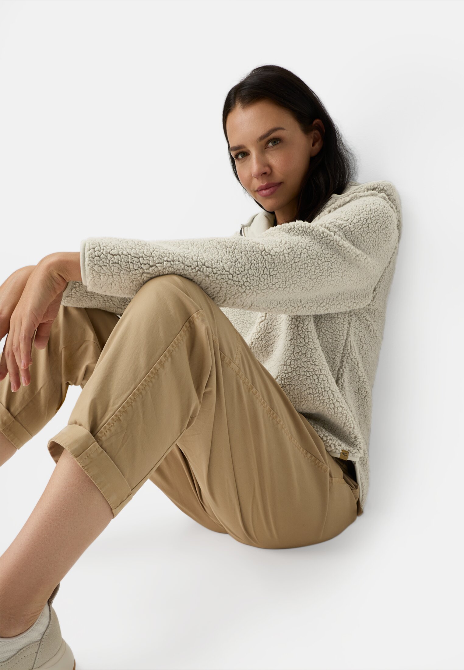 Damen Kapuzenpullover mit halbem Reißverschluss Eukalyptus getragen emotional