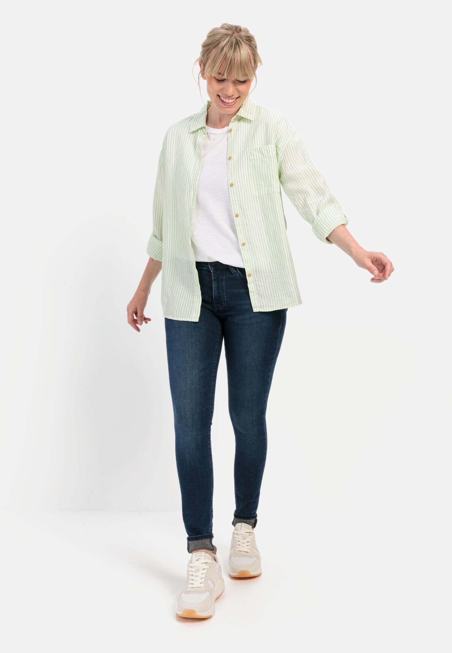 MI_388205-9R04-45_M3-01 Women Slim Fit Jeans Blue worn front full body