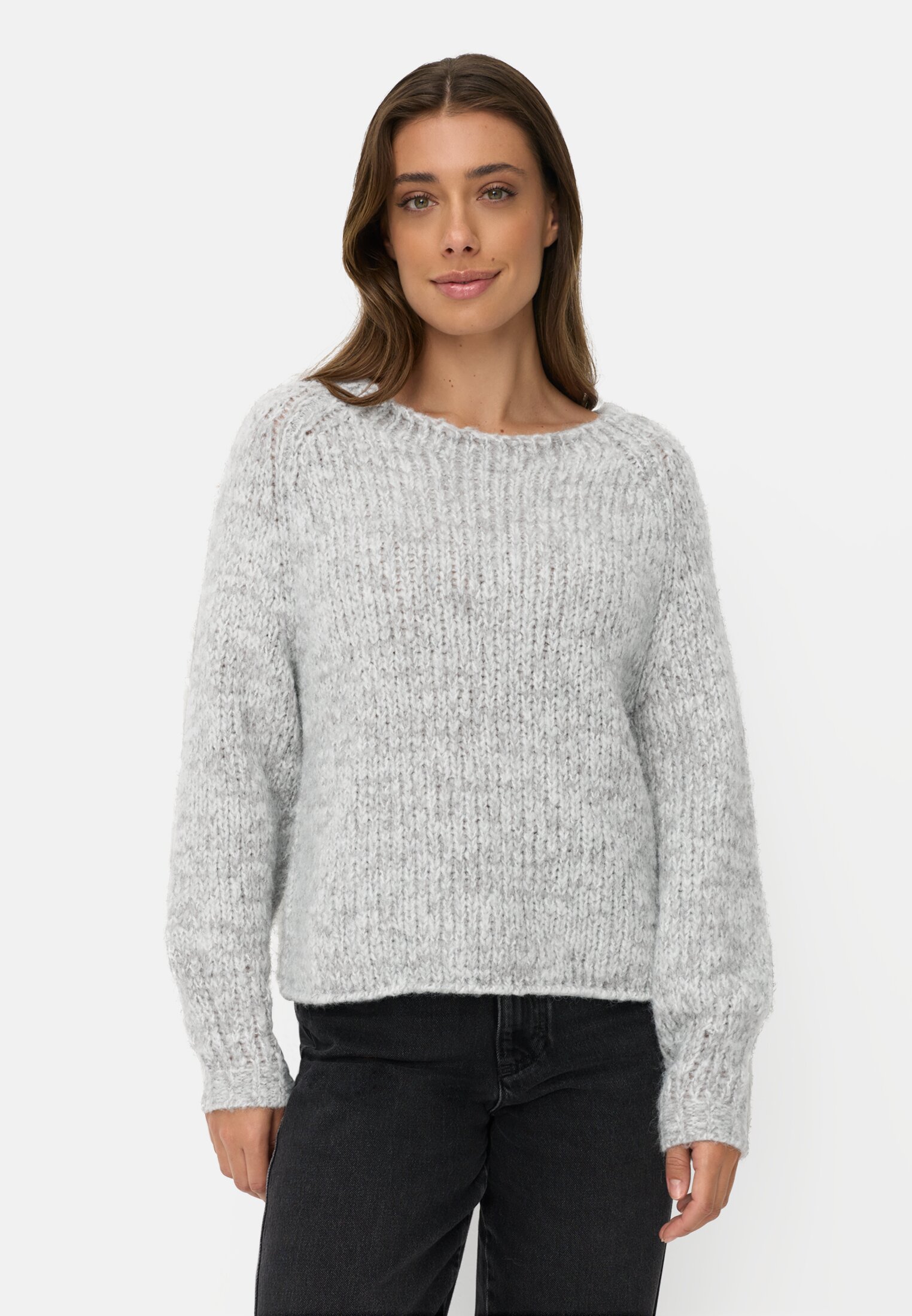 Damen Strickpullover mit weiten Ärmeln Grau getragen vorn