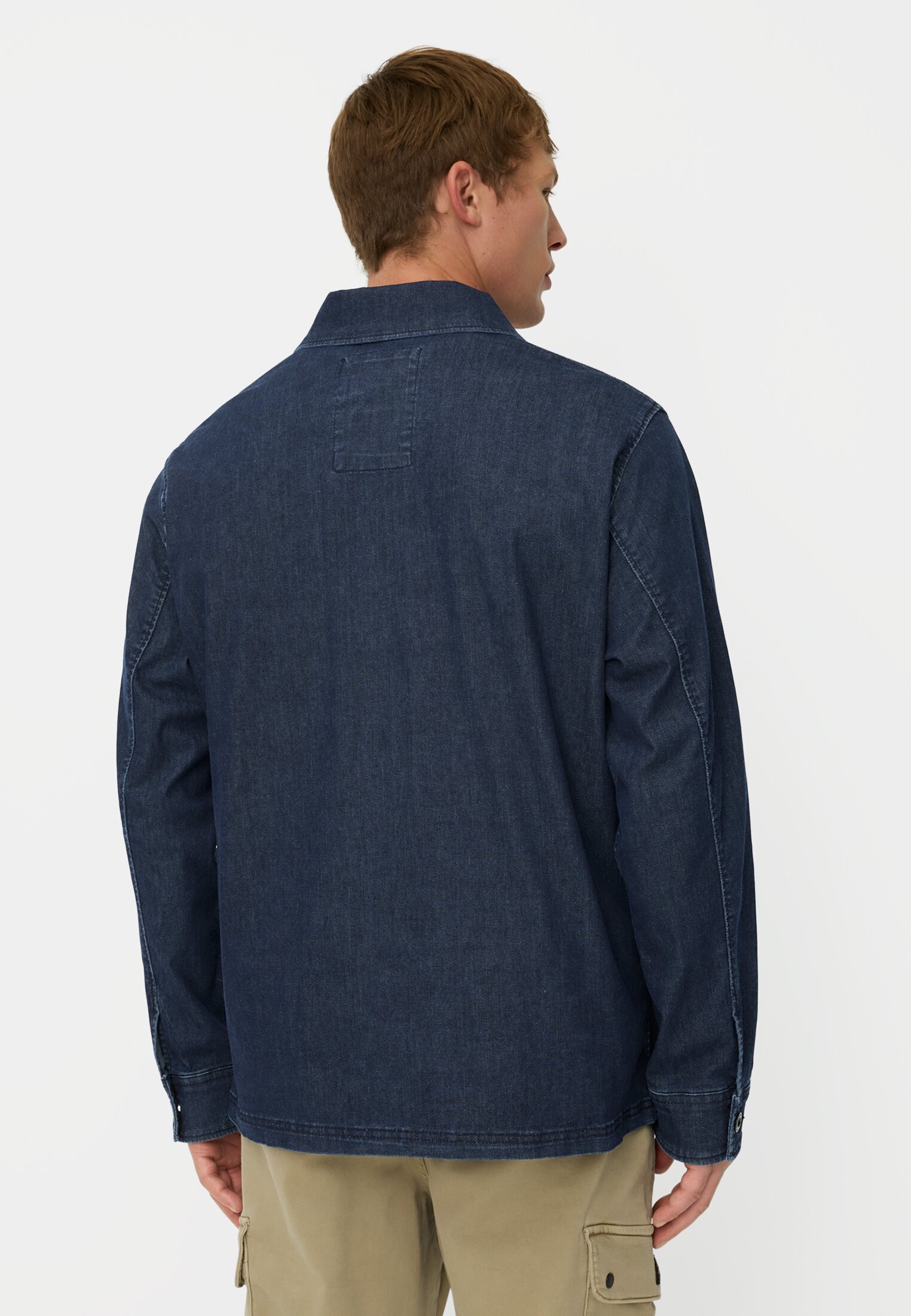 Herren Jeansovershirt mit Hemdkragen Indigoblau getragen hinten