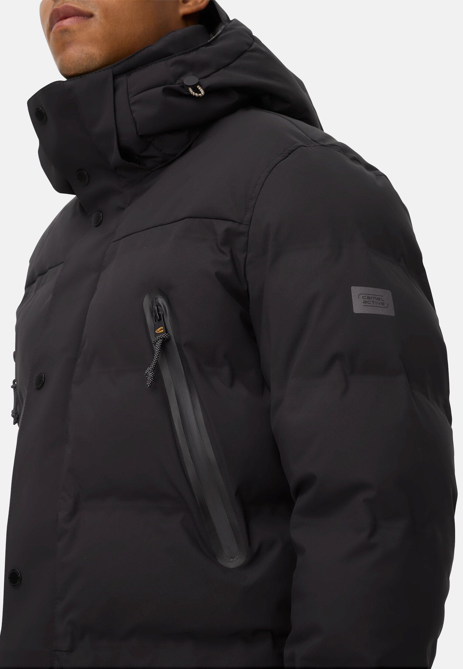 Herren teXXXactive® Jacke mit abnehmbarer Kapuze Schwarz getragen detailliert nah