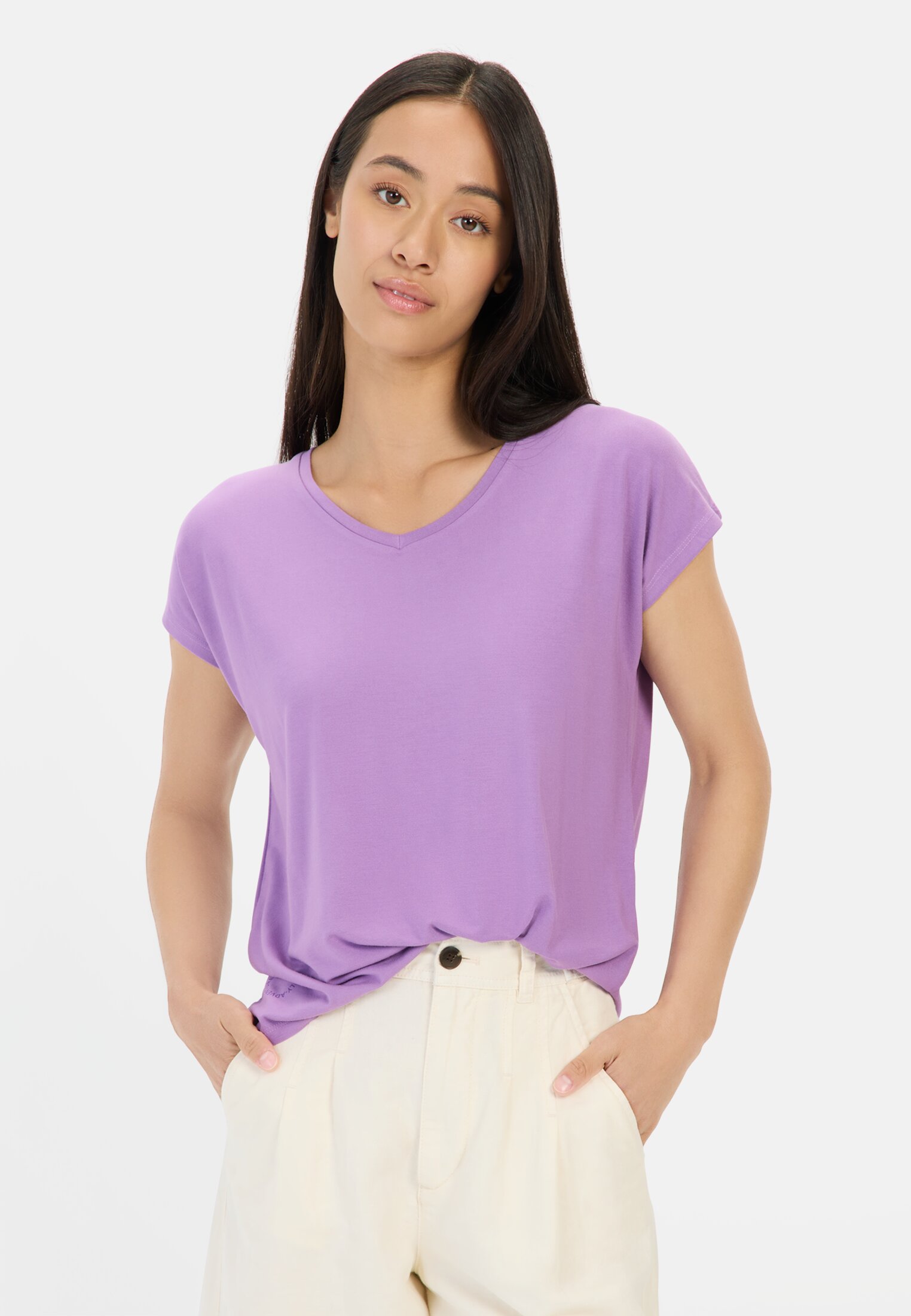 Damen T-Shirt aus elastischer Viskose Lila getragen vorn