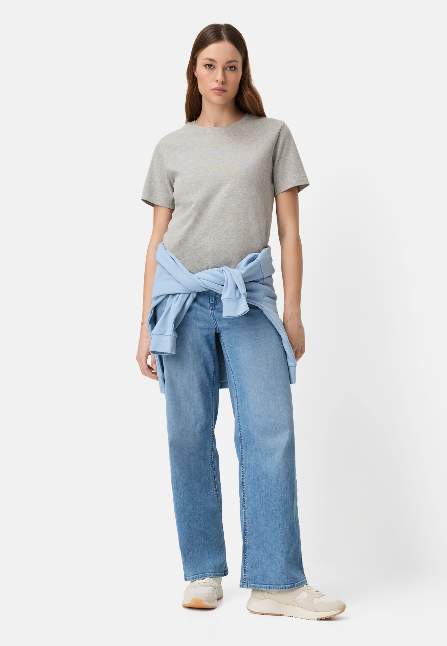 Vrouwen Basic Shirt gemaakt van Organic Cotton Grau gedragen voor lichaam compleet 