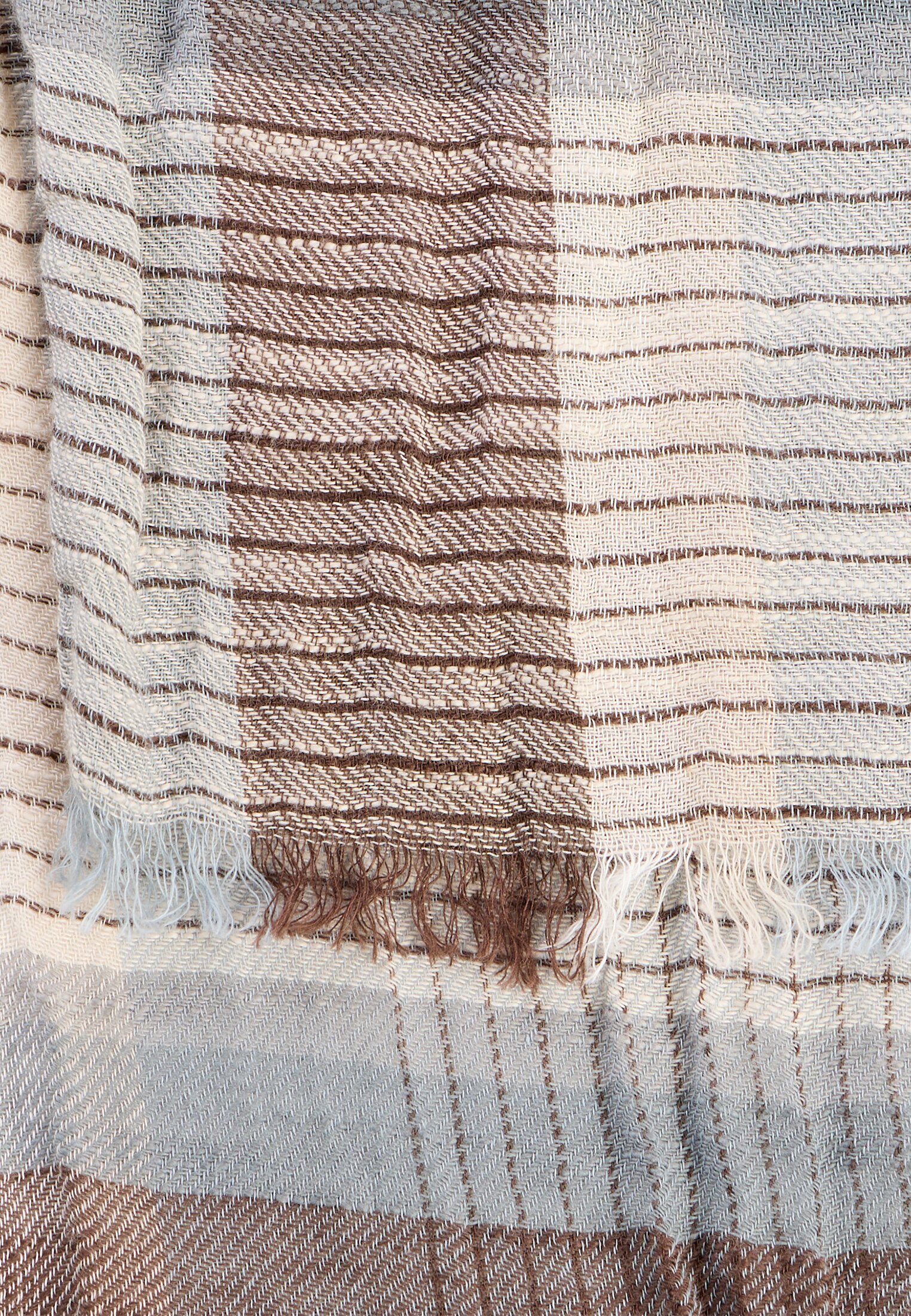 Herren Schal aus reiner Baumwolle Erdbraun vorne nah