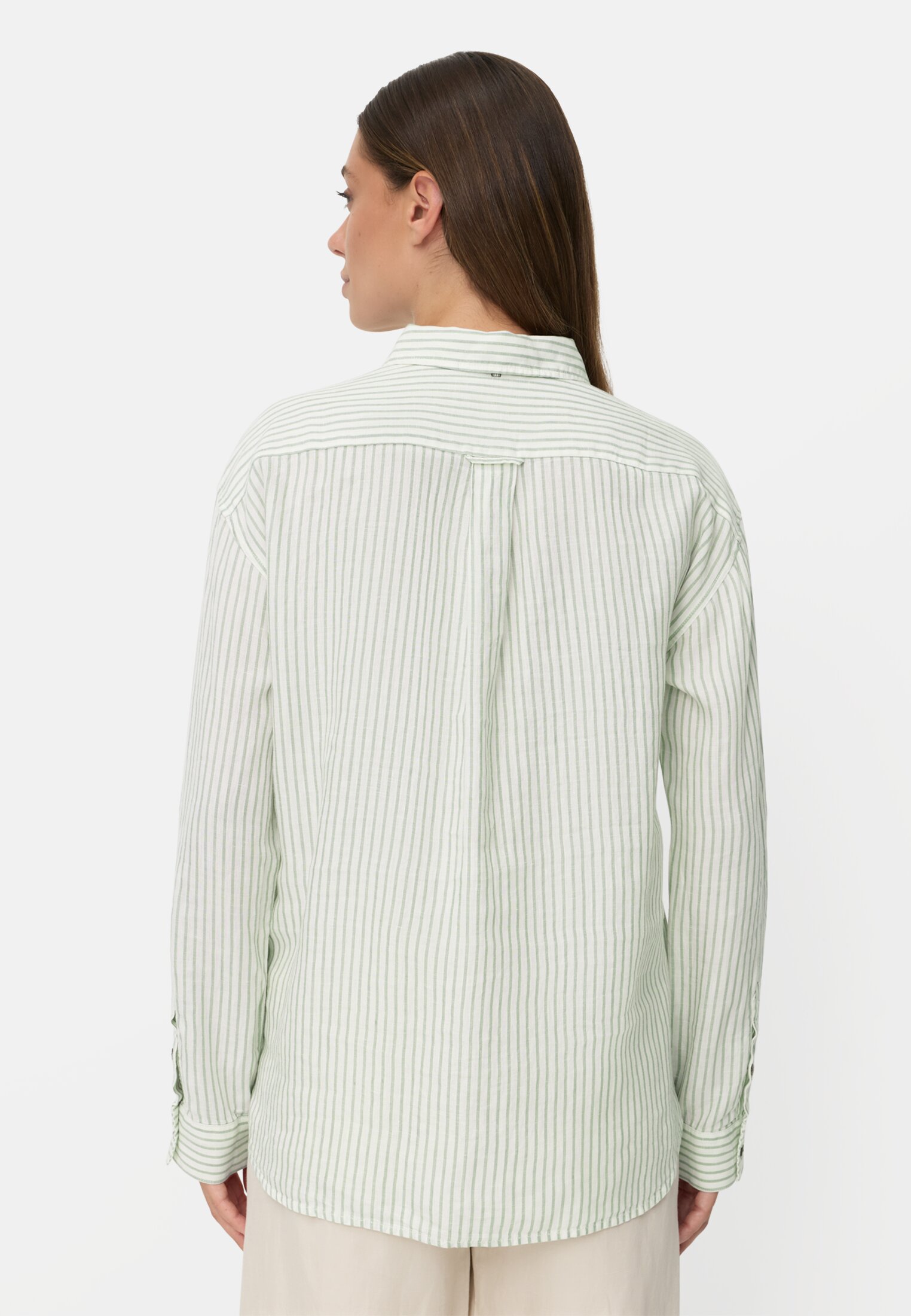 Vrouwen Blouse met kentkraag Jadeblauw gedragen achter