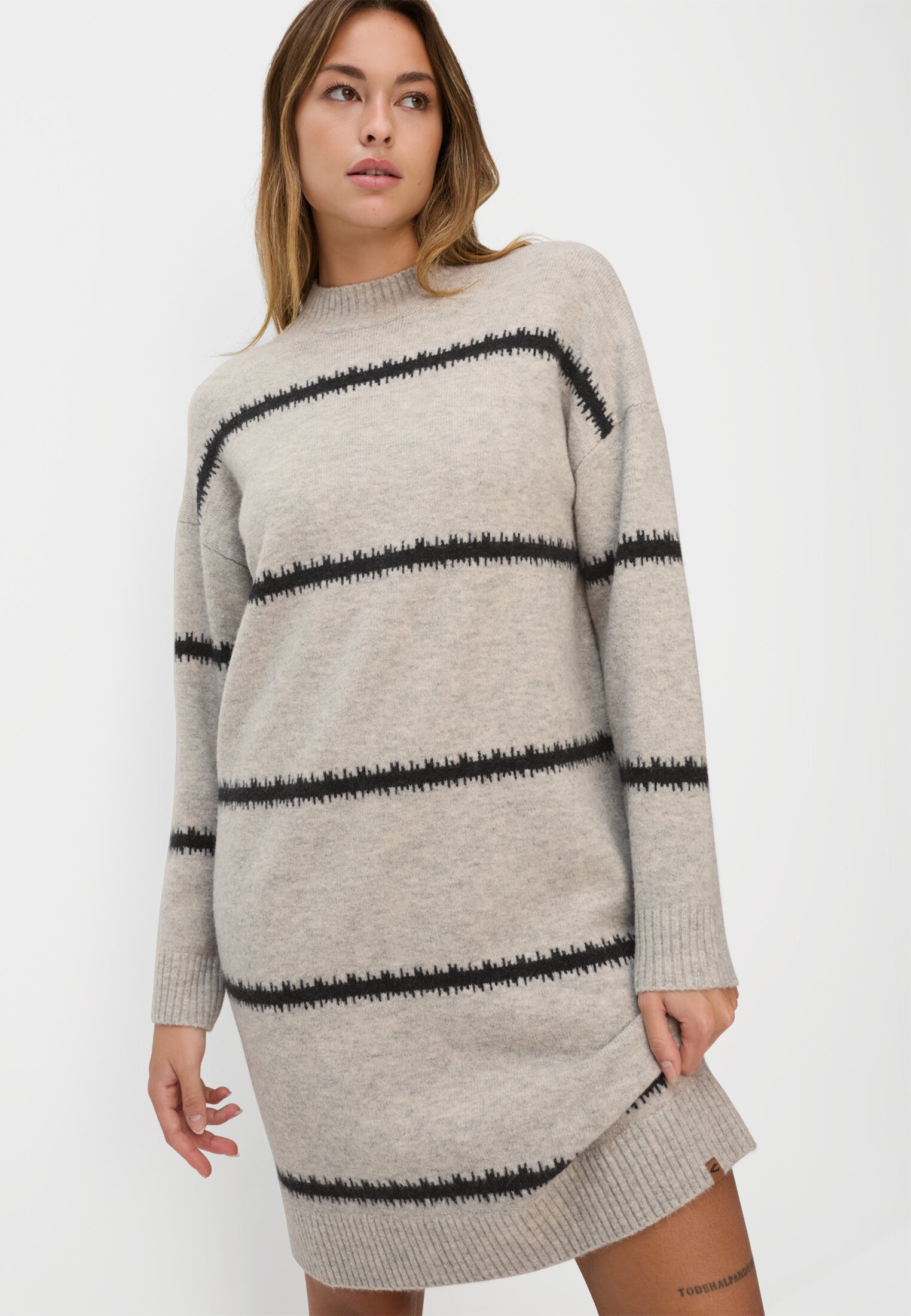 Vrouwen Gebreide jurk met opstaande kraag Beige gedragen emotional