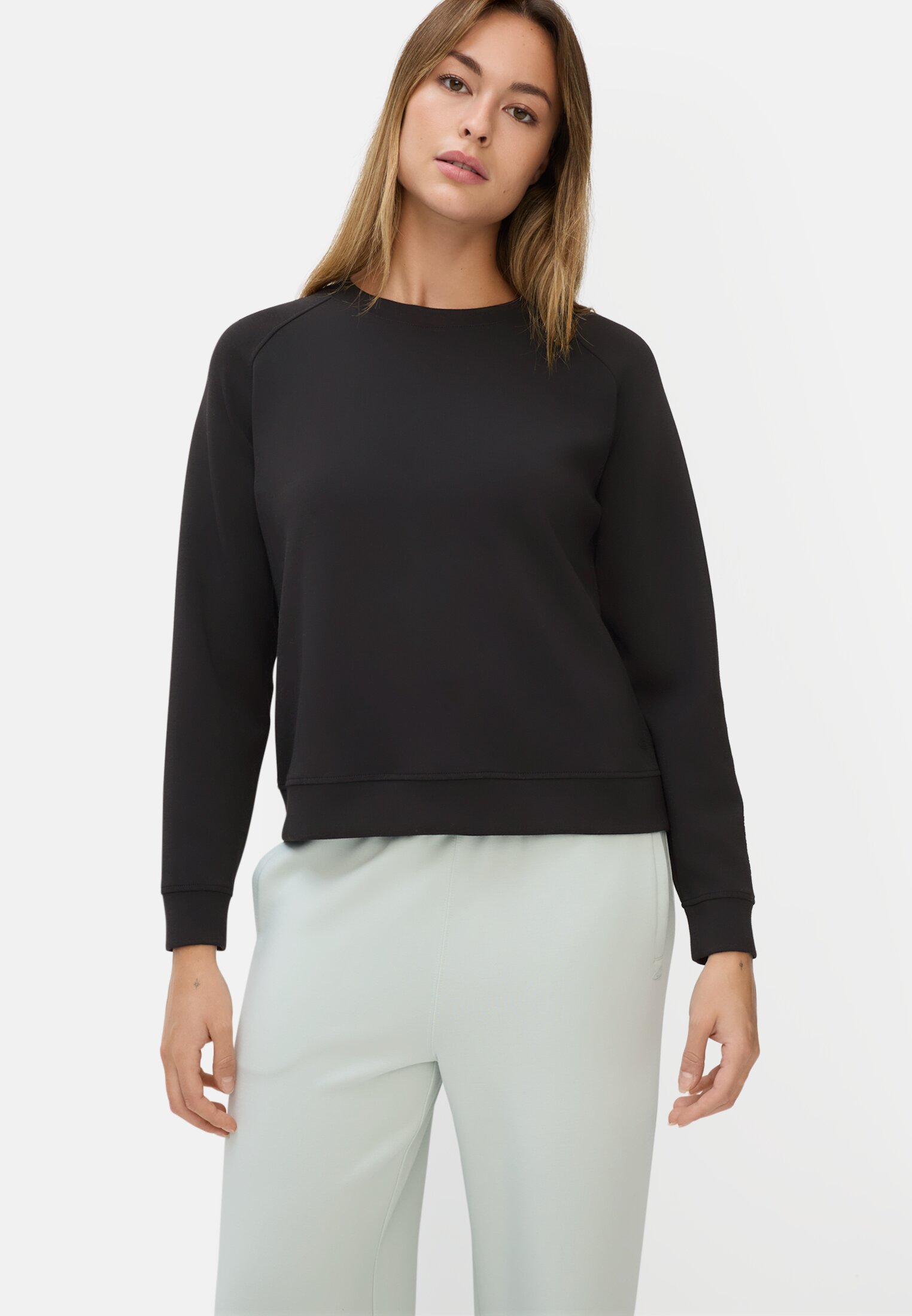 Women Sweatshirt with raglan sleeves Black worn emotional