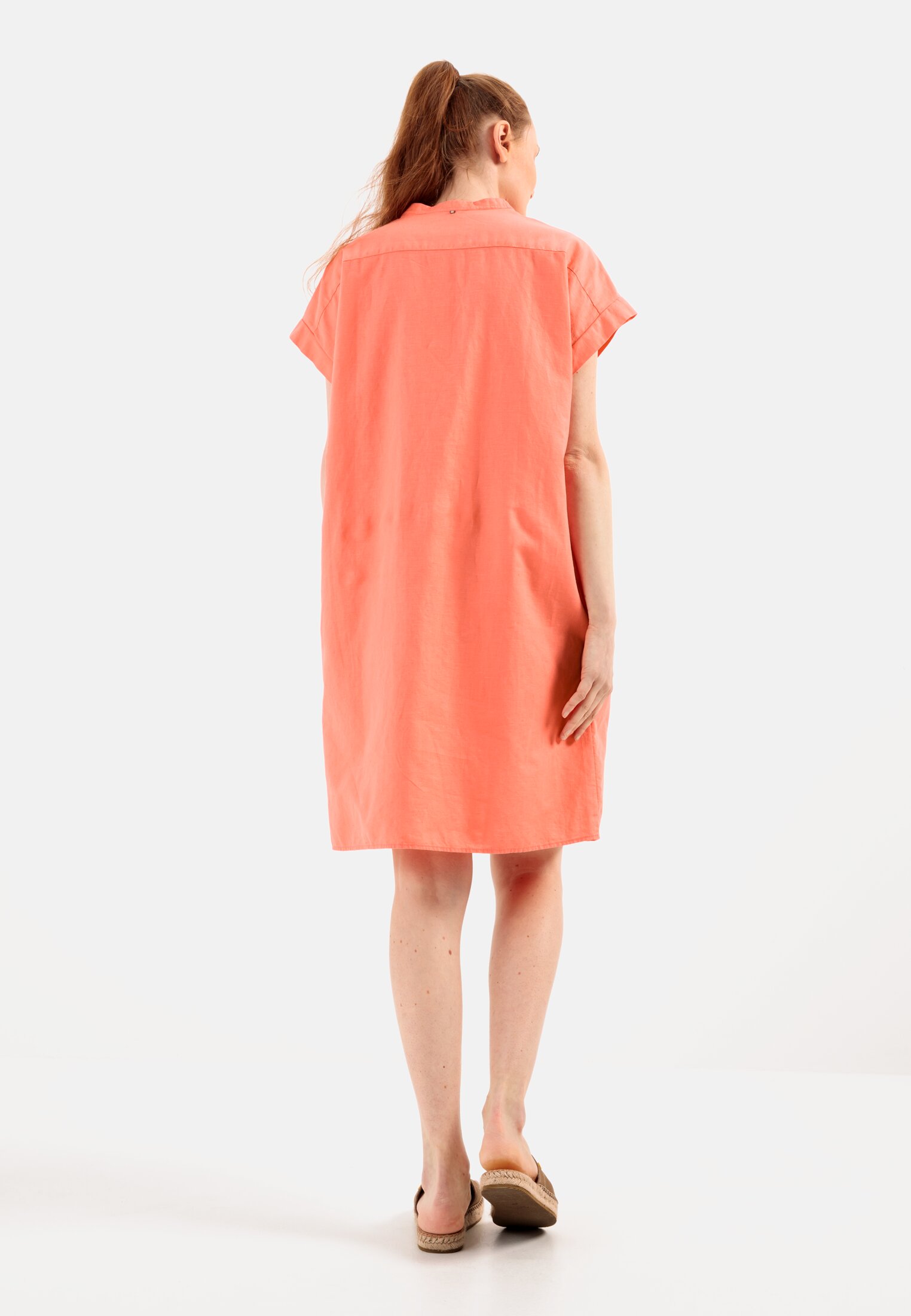 MI_391130-1S76-53_M2-00 Women Slip-on Dress from a linen-cotton mix Coral worn back