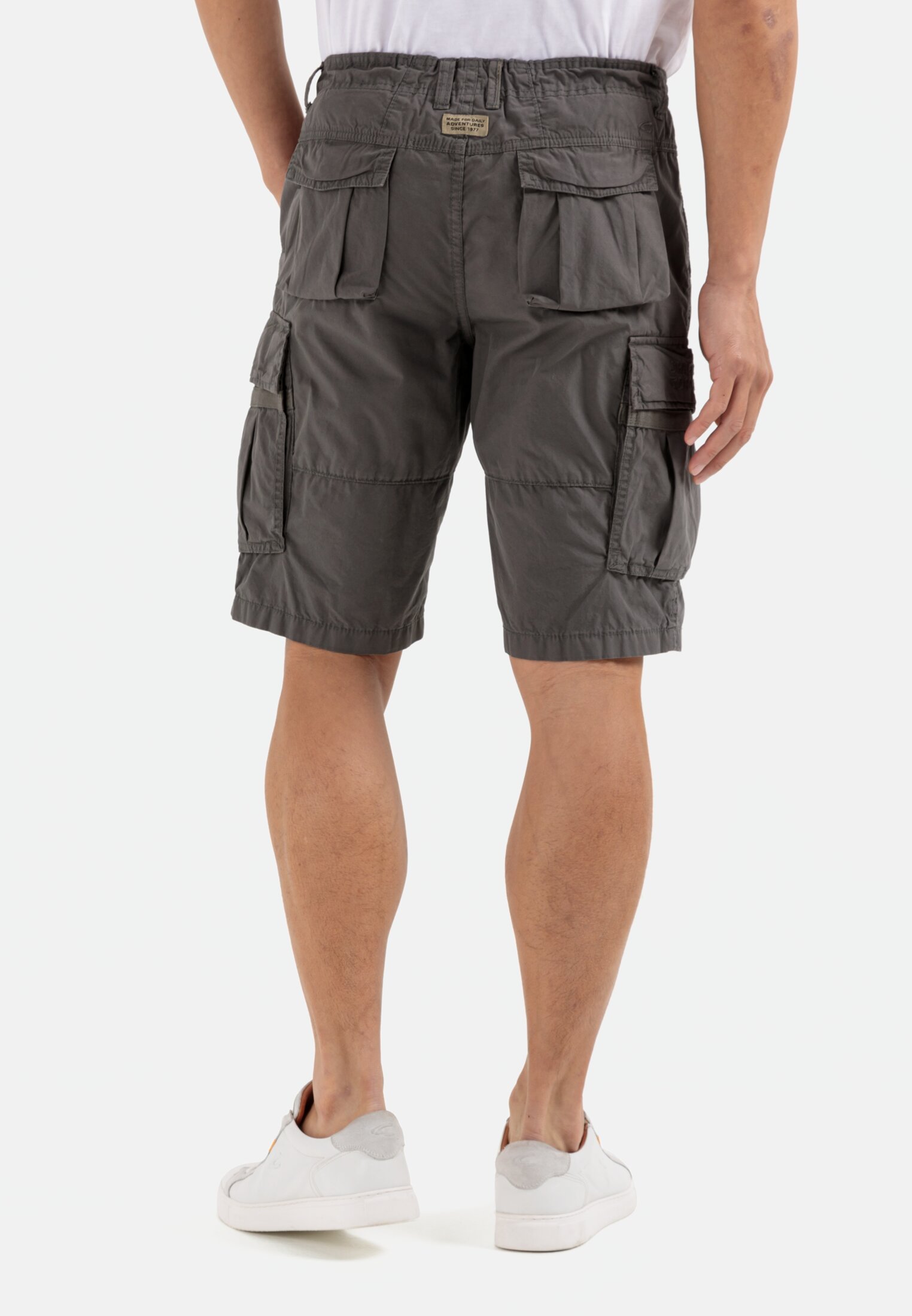 Herren Cargo Shorts Regular Fit Dunkelgrau getragen hinten