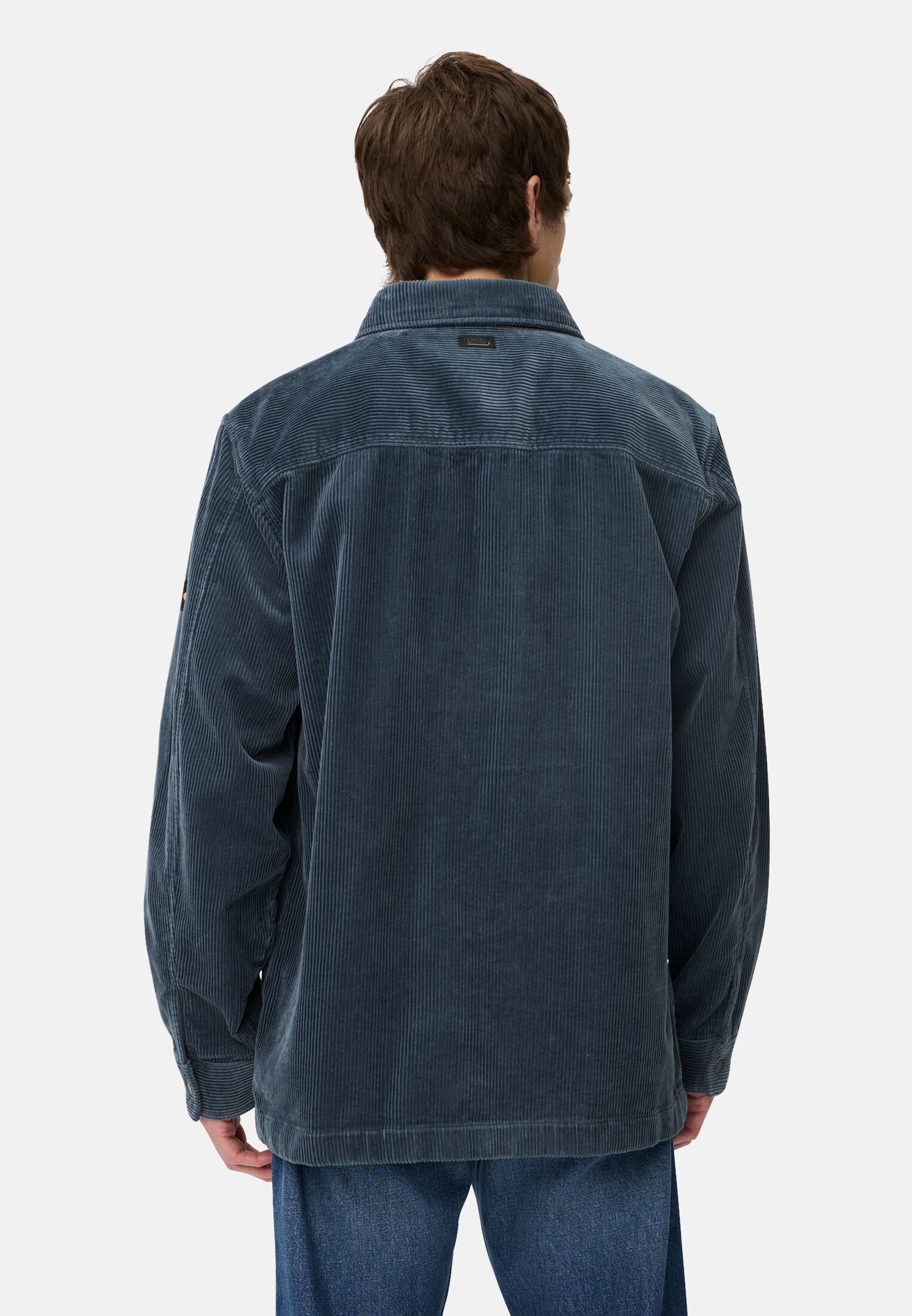 Herren Cord Overshirt mit Druckknöpfen Tintenblau getragen hinten