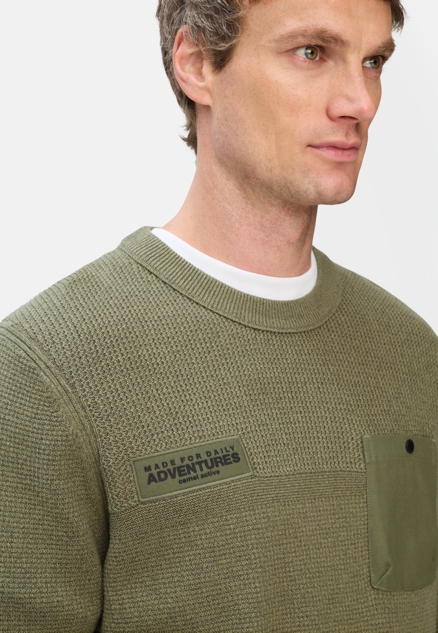 Men Knitted sweater with chest pocket Chlorophyll worn detail close