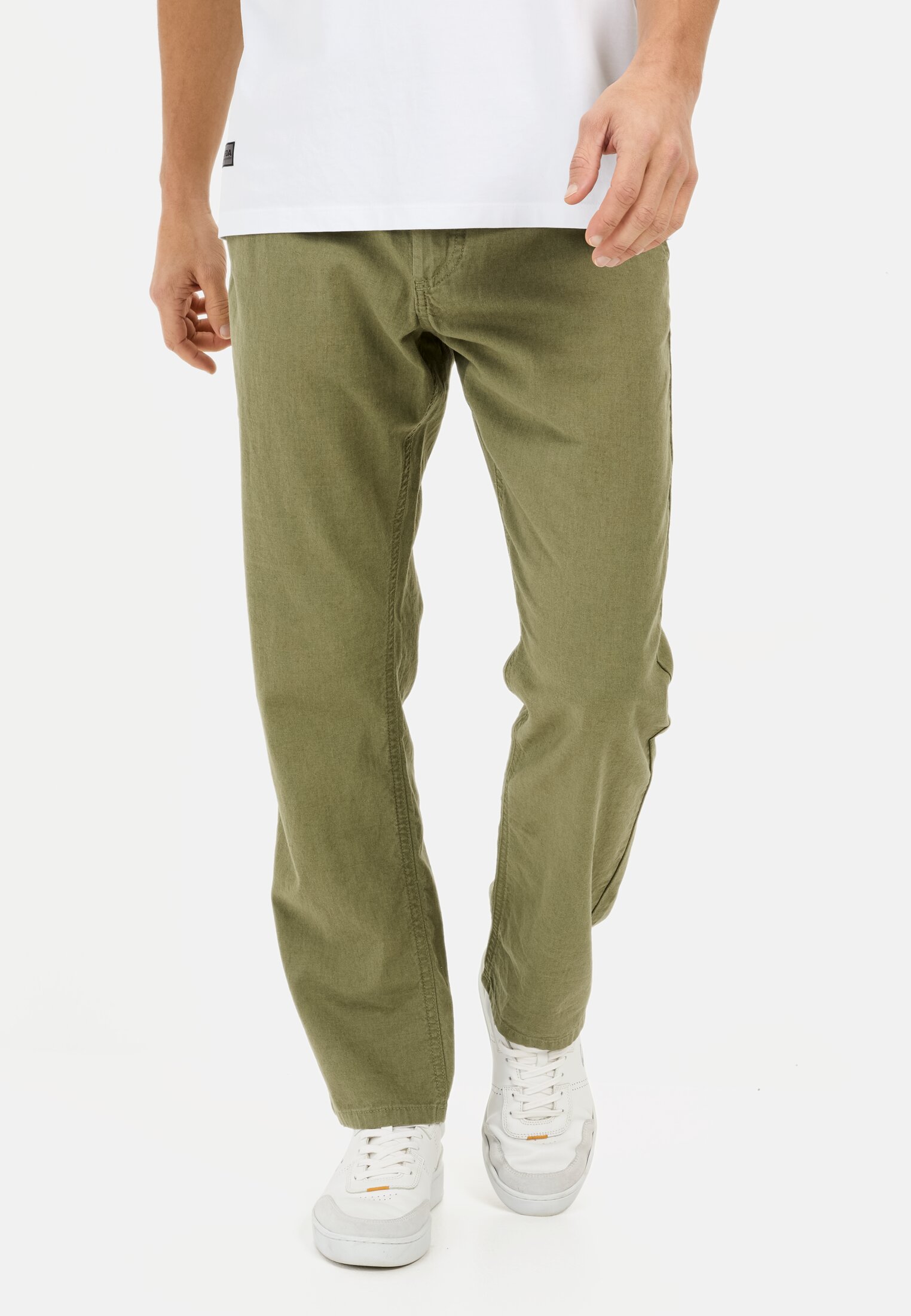Men Chino trousers with drawstring made from a linen blend Dark Green worn front