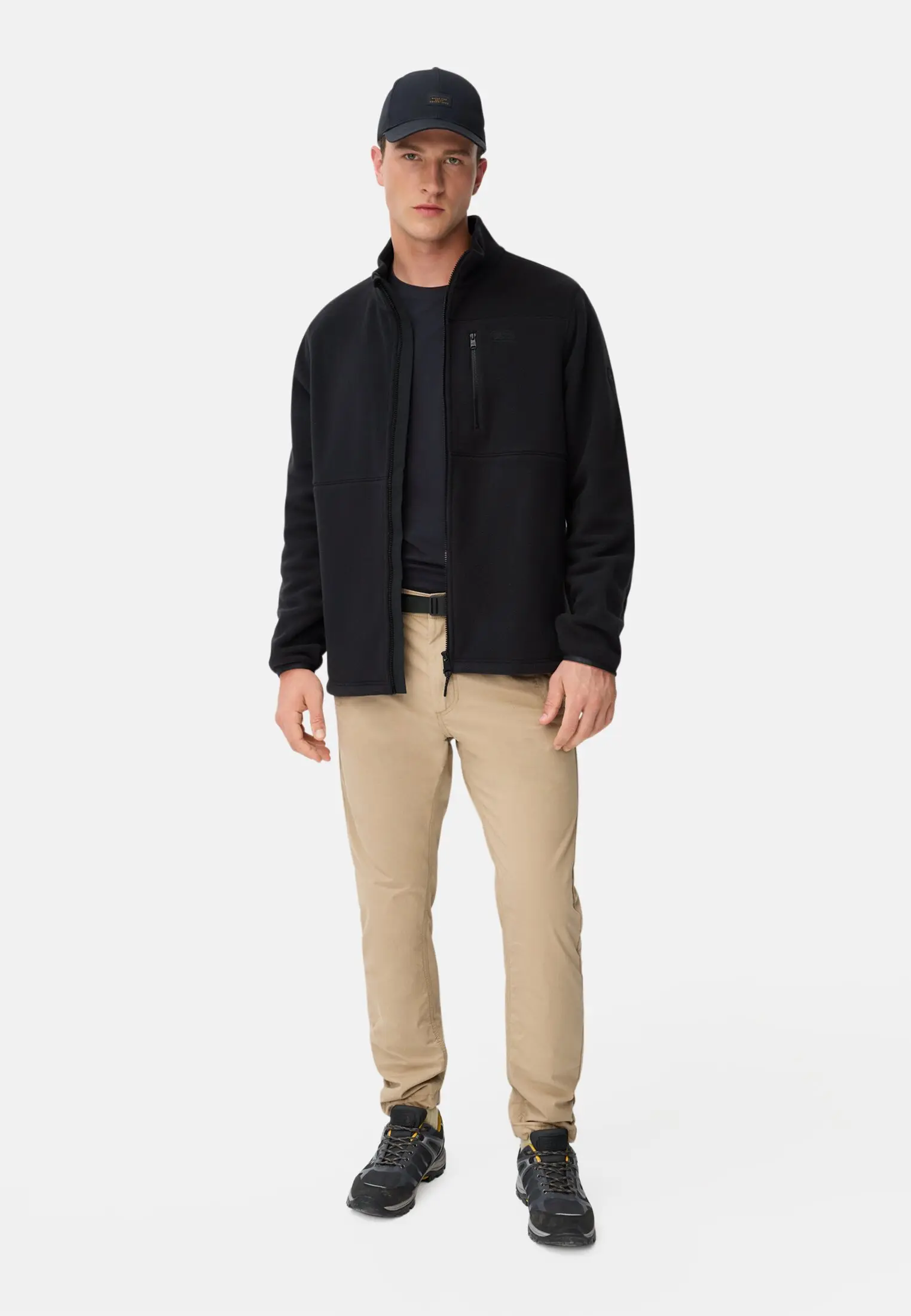 camelactive_Chinohose_Beige_479R06-6F93-16_M3 Heren Thermo Chino gemaakt van puur katoen met polyester voering Beige gedragen voor lichaam compleet