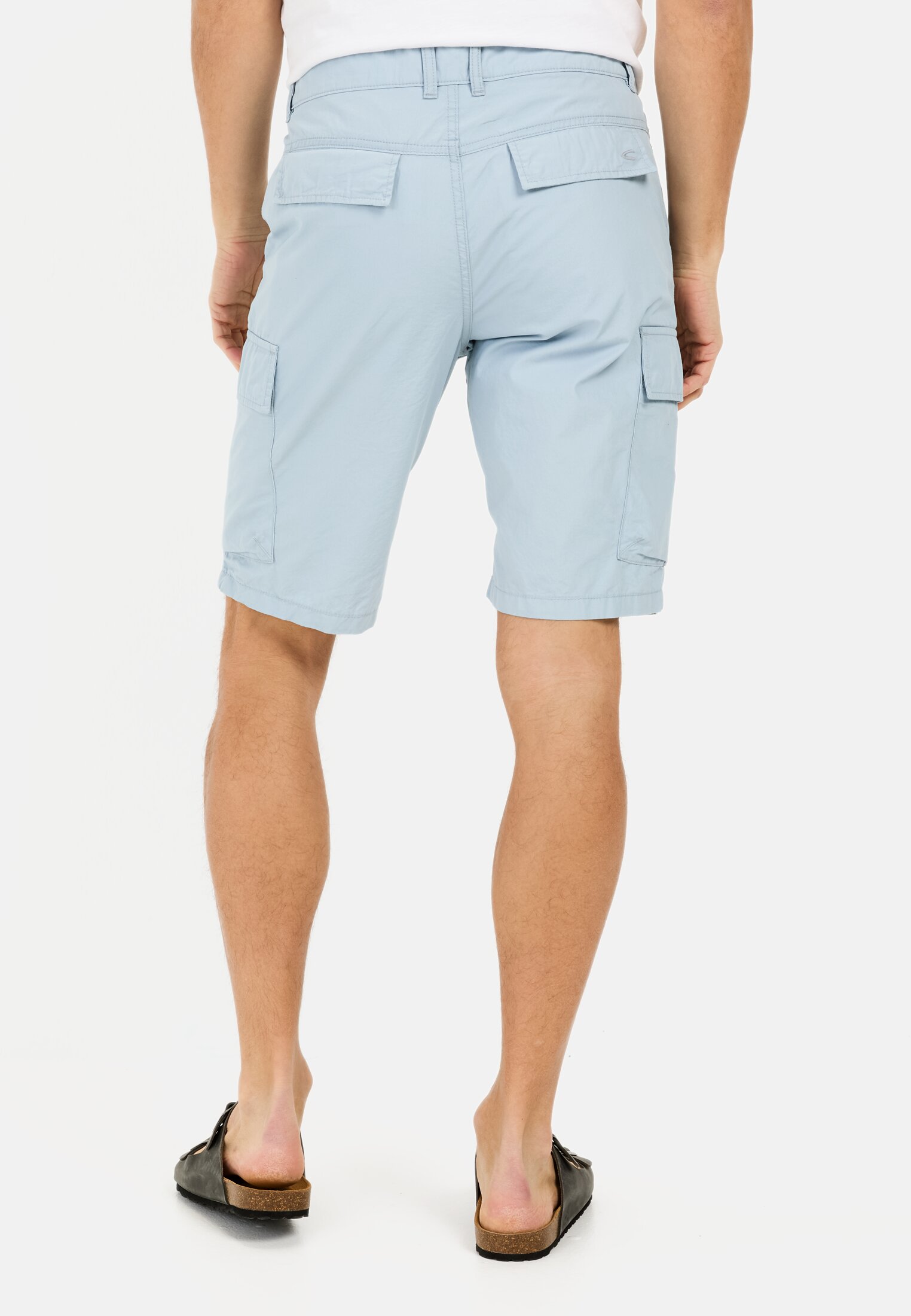 MI_96R57-5F50-43_M2-00 Herren Cargo Shorts Regular Fit Hellblau getragen hinten