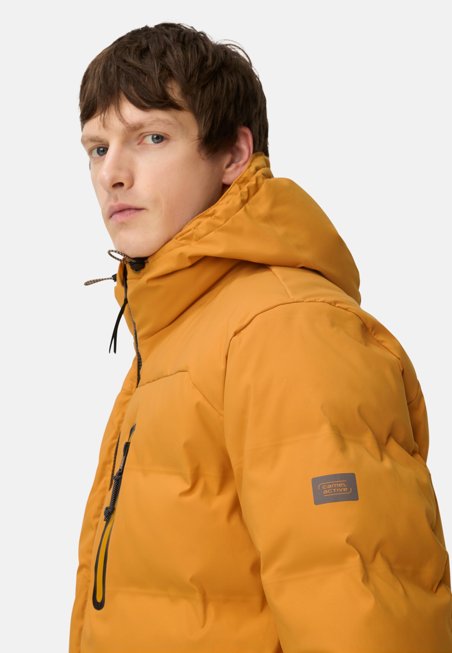 Heren teXXXactive®  Functionele jas met verstelbare zoom en capuchon Geel gedragen detail dichtbij  