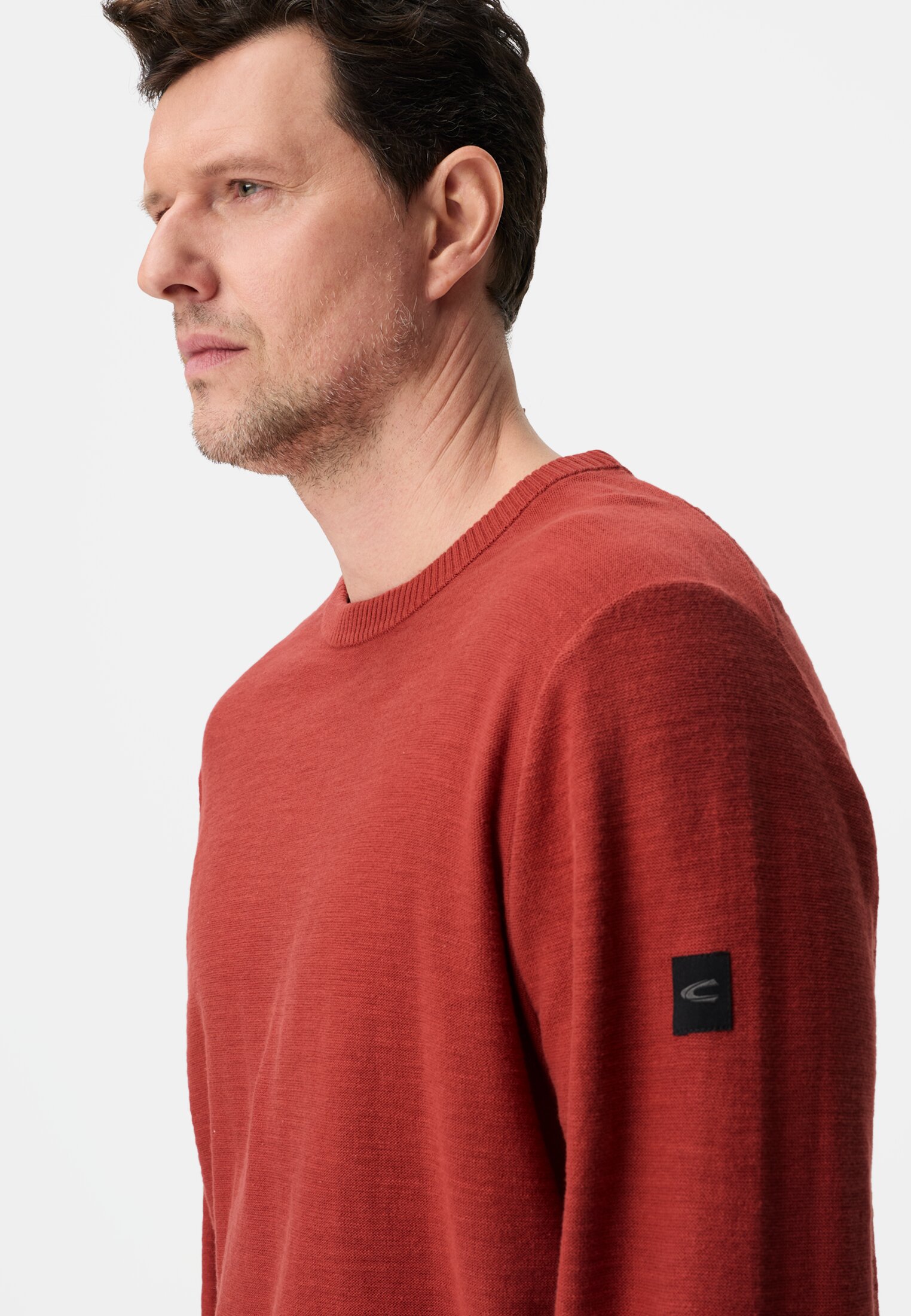 Heren Gebreide trui van puur katoen gedragen detail dichtbij