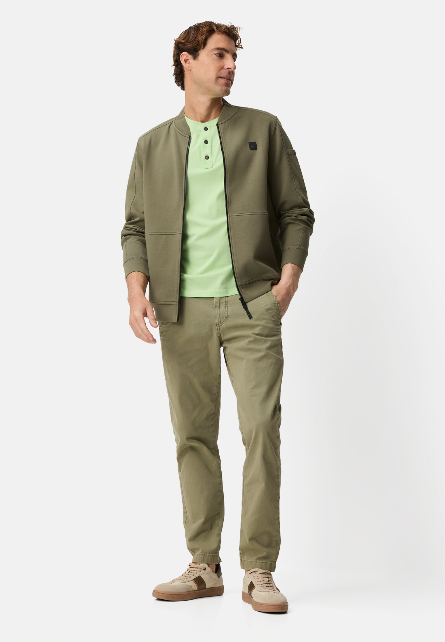 Heren Chinobroek met elastische tailleband Olijfgroen gedragen voor lichaam compleet 