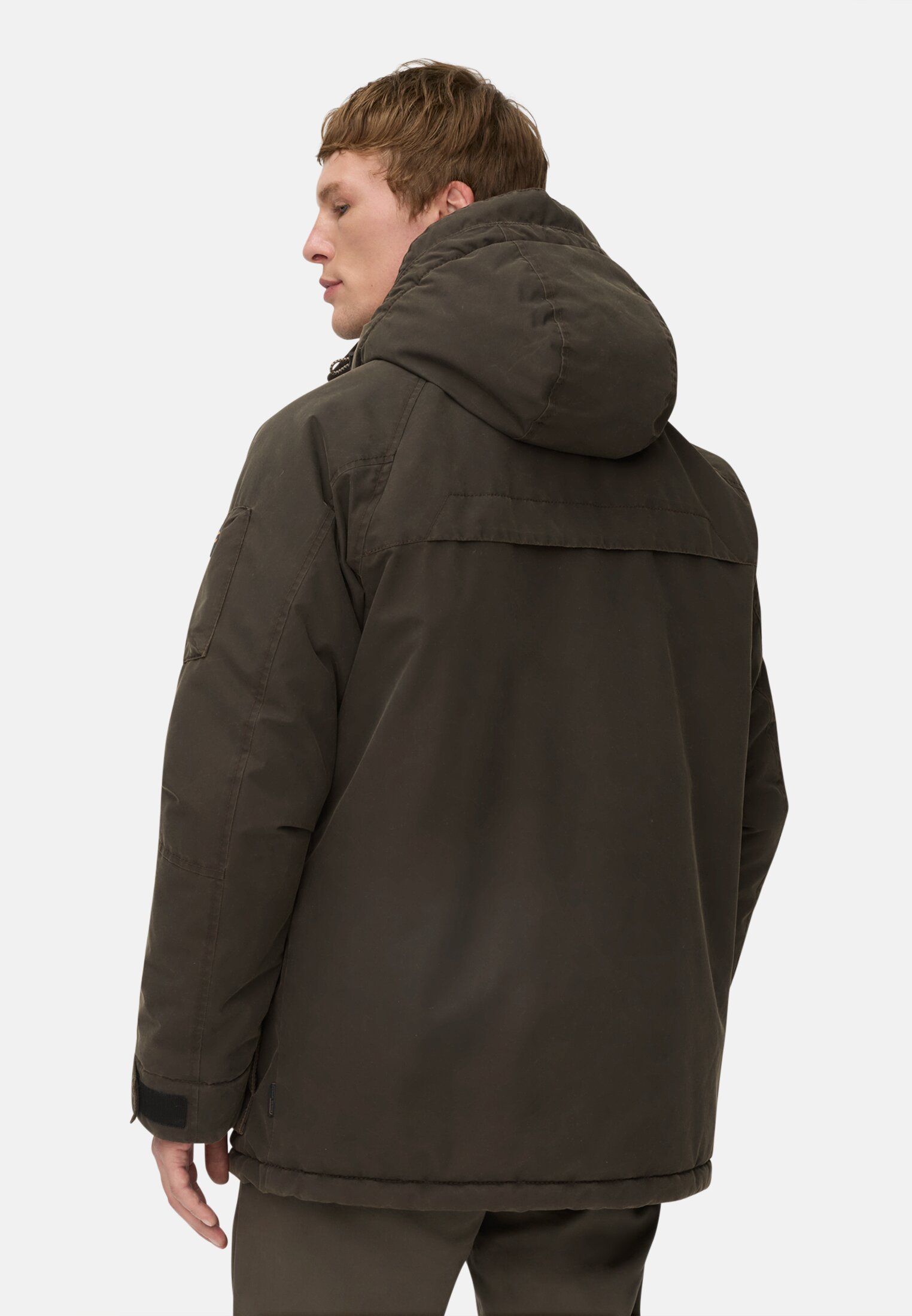 Herren Winterjacke mit Taschen Dunkelbraun getragen hinten