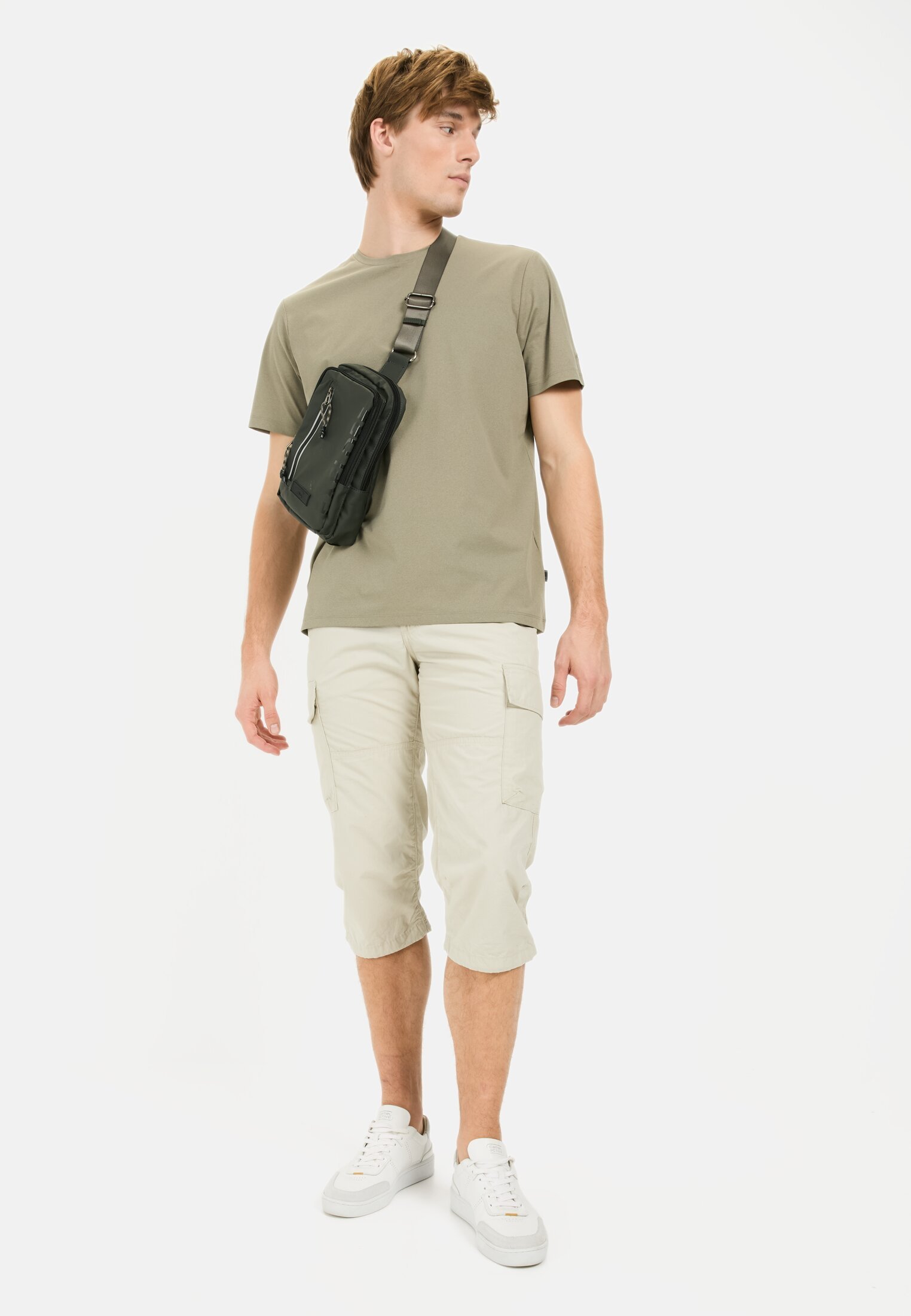 Men 3/4 Cargo-Shorts Regular Fit Beige worn front full body