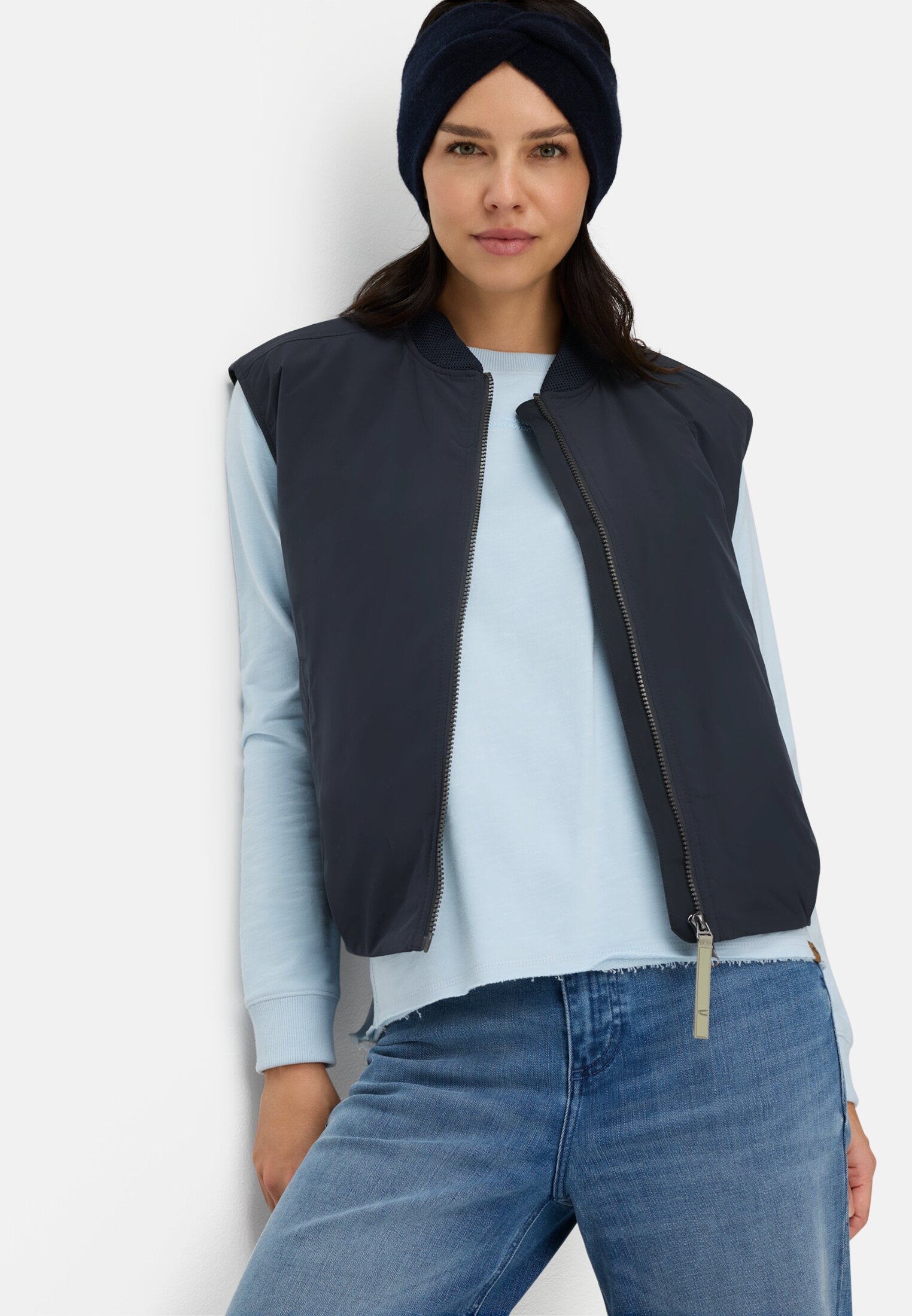 Vrouwen Outdoor vest met tweewegritssluiting en reflecterende details Donkerblauw gedragen emotional 