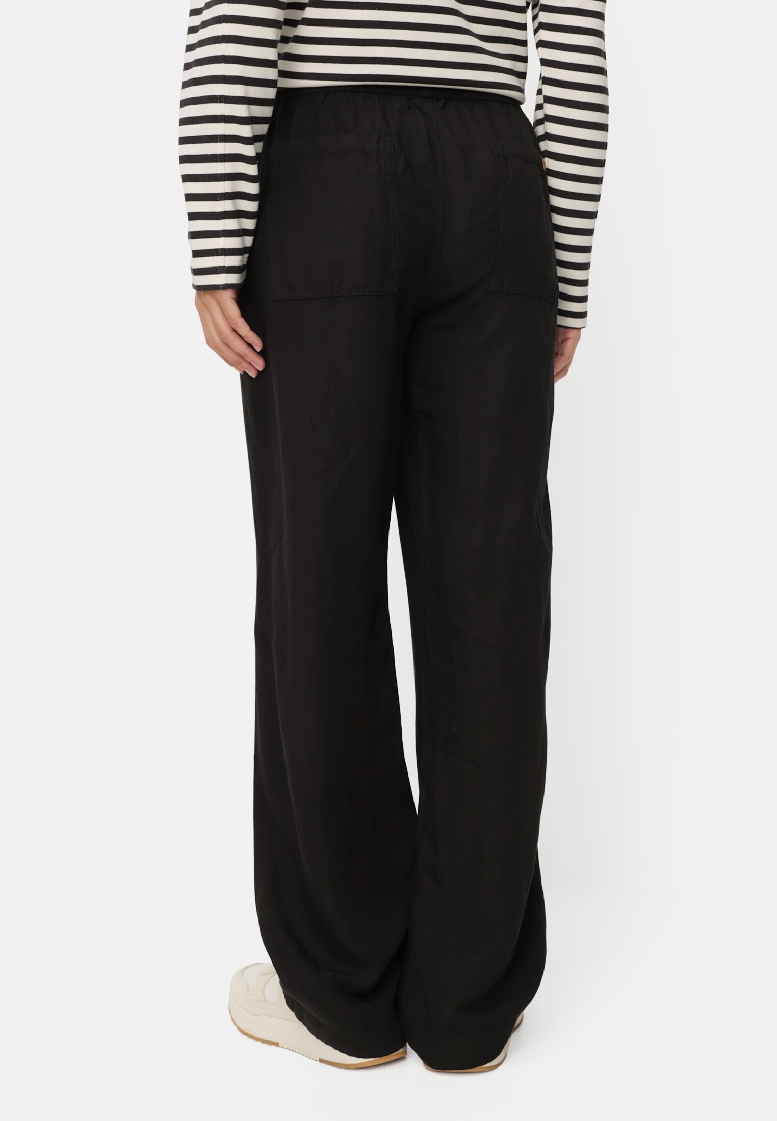Women Casual trousers with wide-leg Caviar worn back