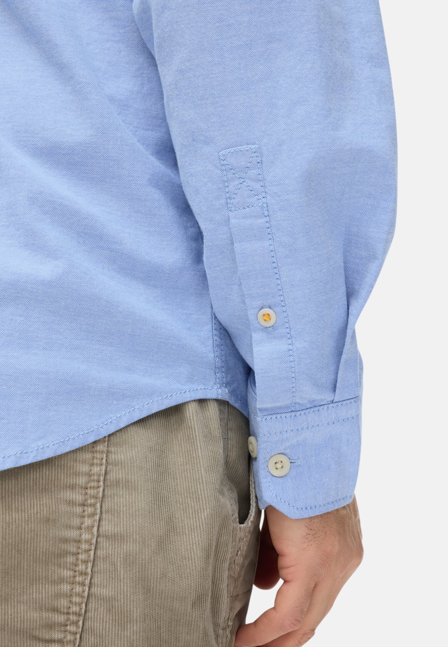 Heren Overhemd met lange mouwen en knopenlijst Blauw gedragen detail dichtbij  