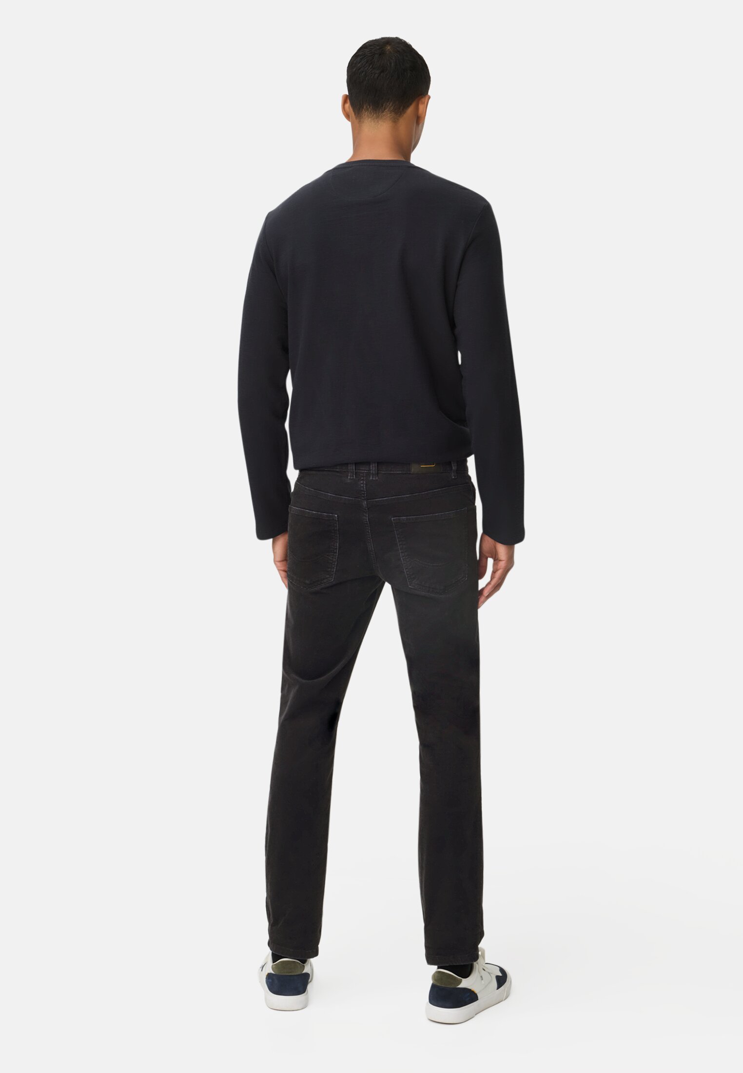 Herren 5-Pkt Regular Fit Hose aus Baumwollmix Navyblau getragen hinten