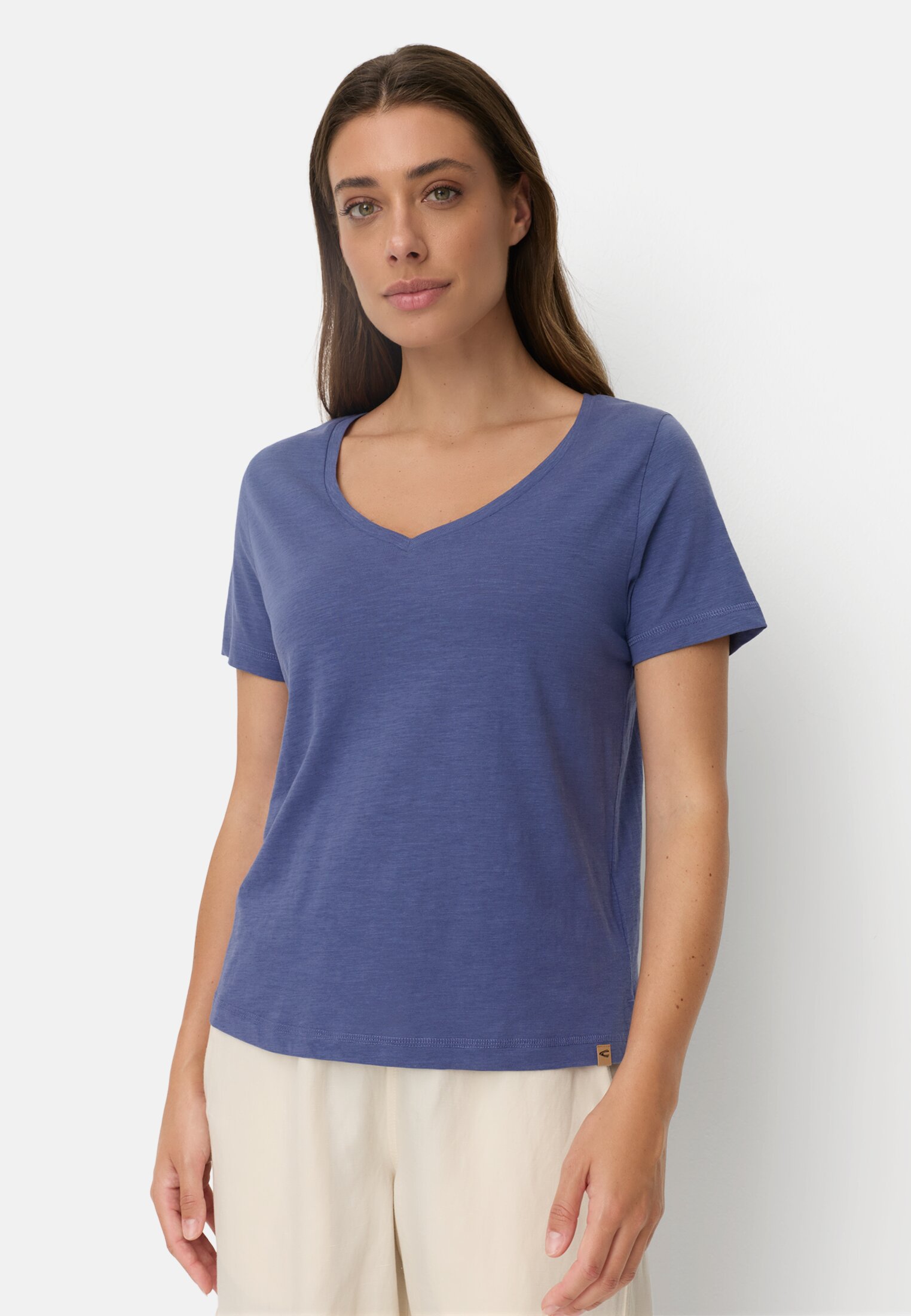 Damen T-Shirt aus 100% Baumwolle Ozeanblau getragen vorn