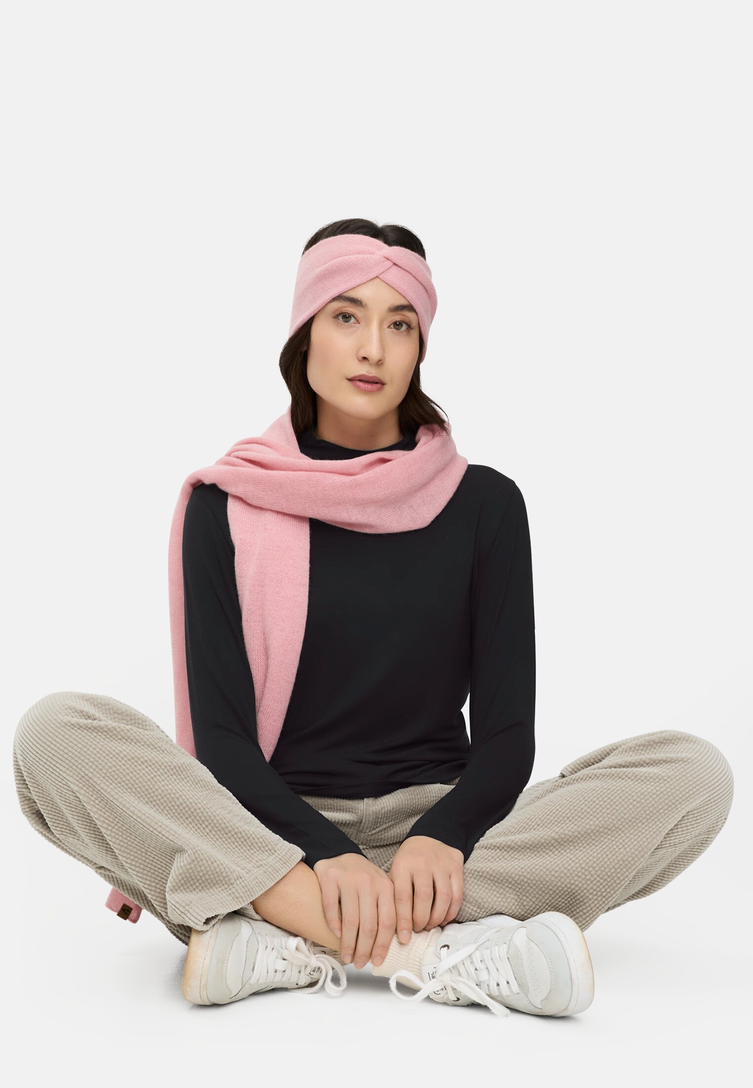 Damen Langarmshirt mit Stehkragen Kaviar getragen emotional