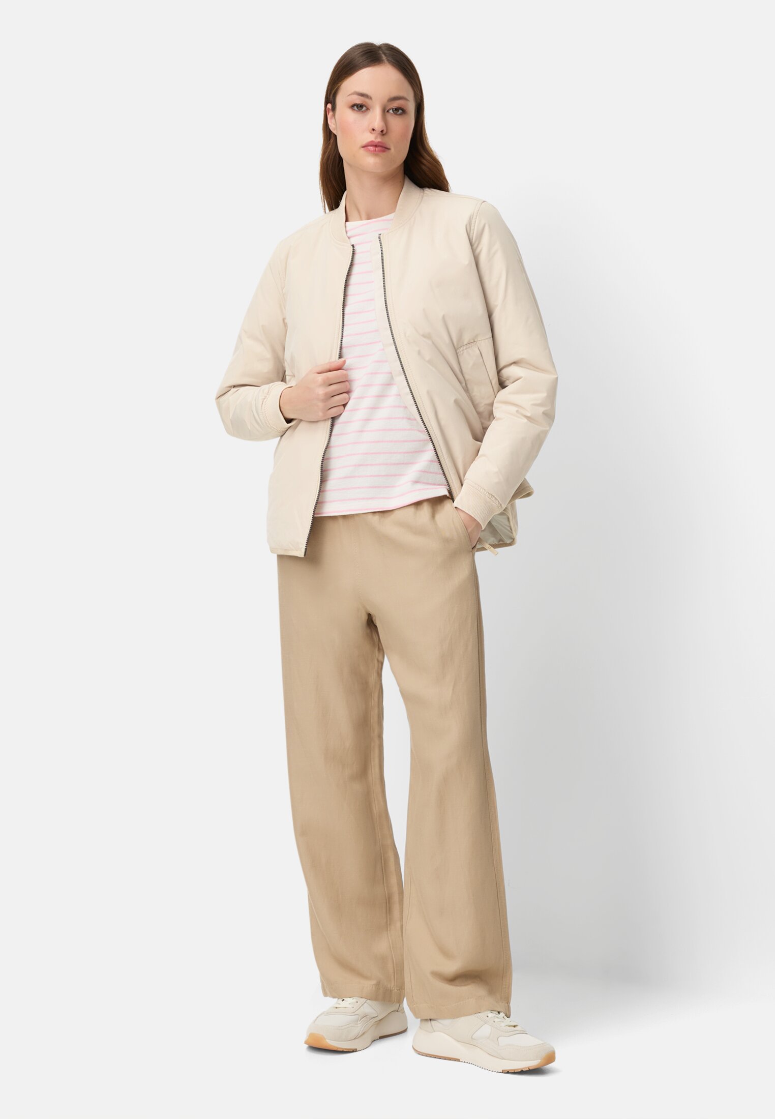 Damen Jacke mit 2-Wege-Reißverschluss Eiche getragen vorne Ganzkörper