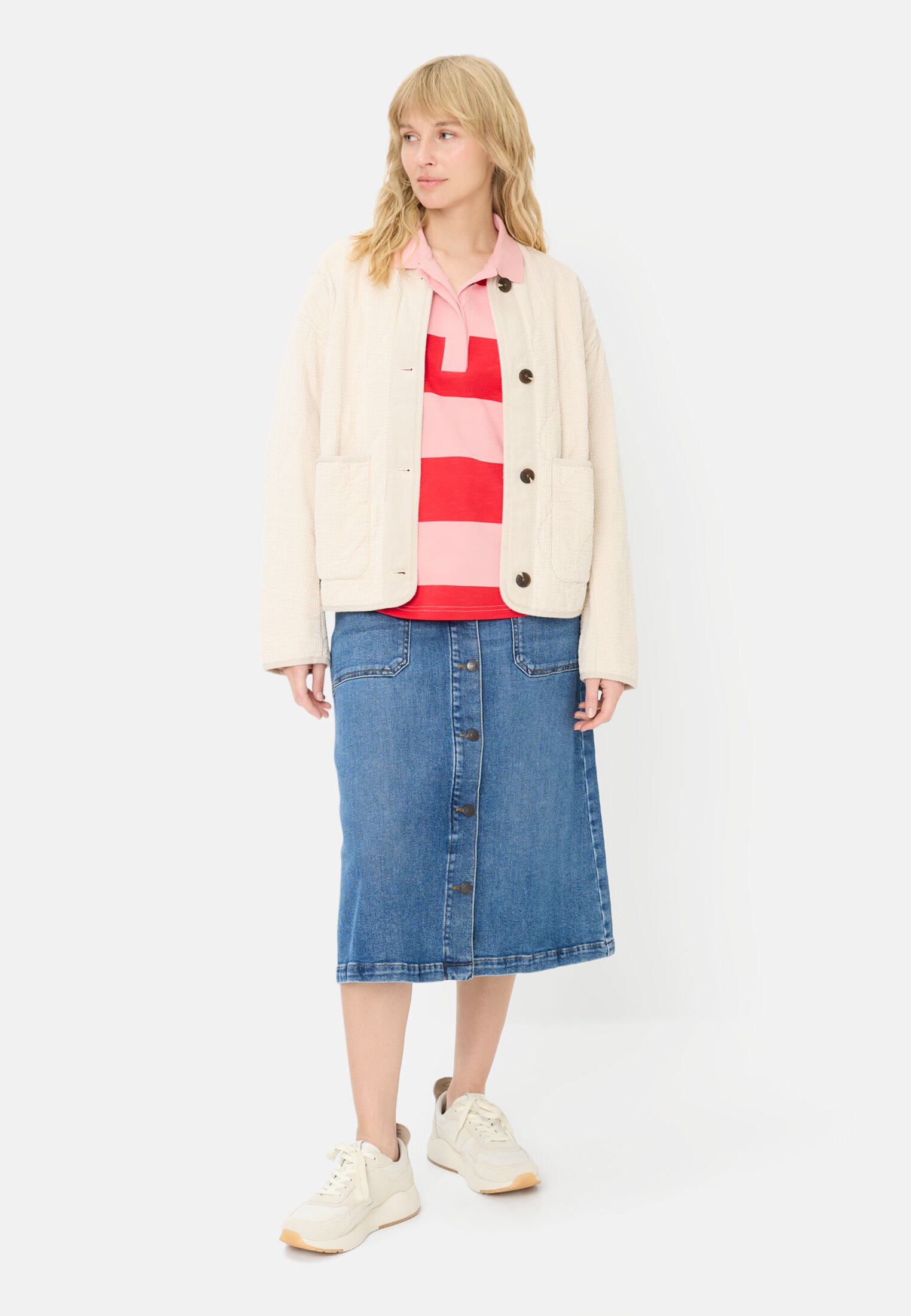 Damen Sweatshirt mit Knopfleiste Pink getragen vorne Ganzkörper