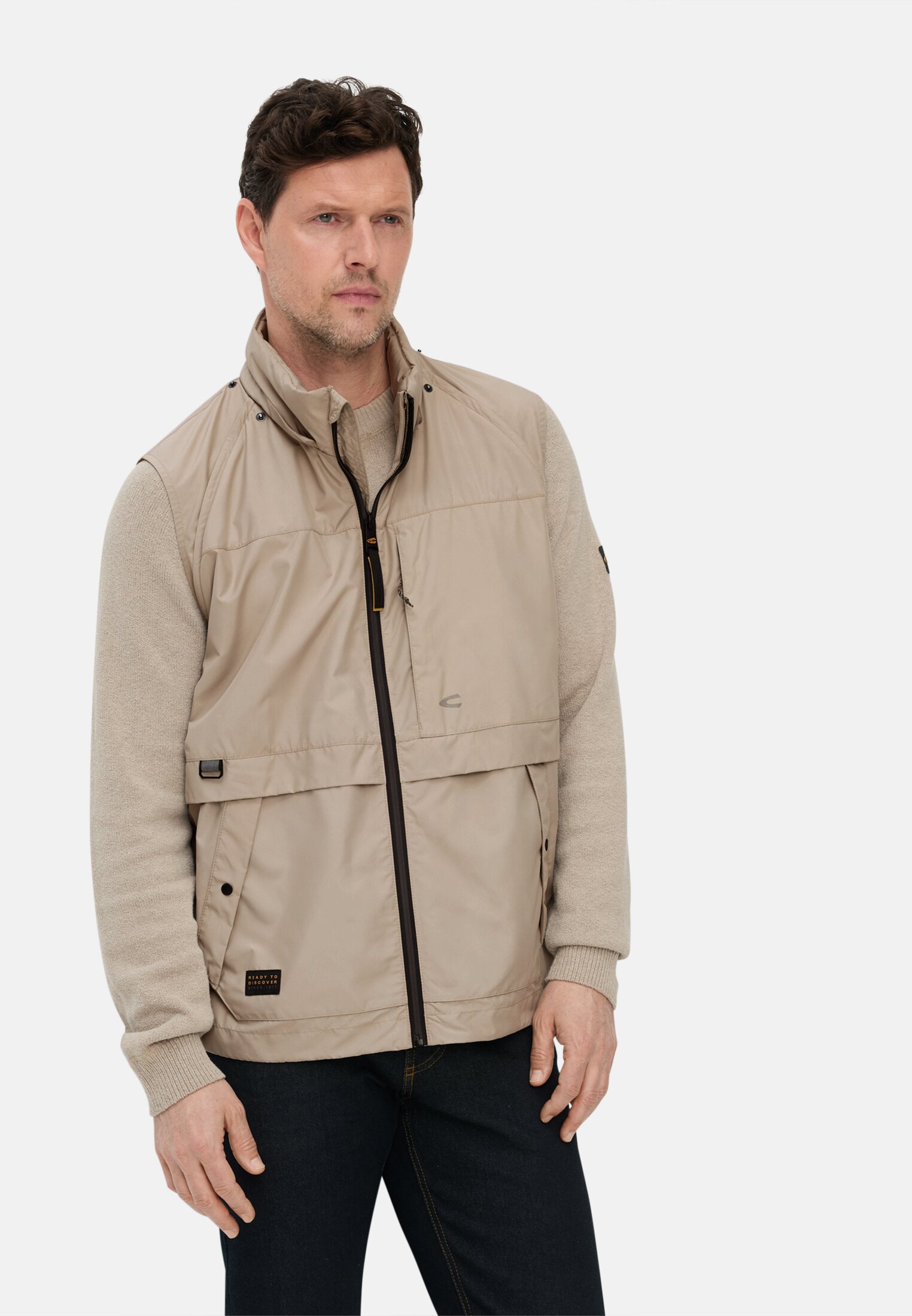 Herren Übergangsjacke aus besonders leichtem Material Beige getragen emotional