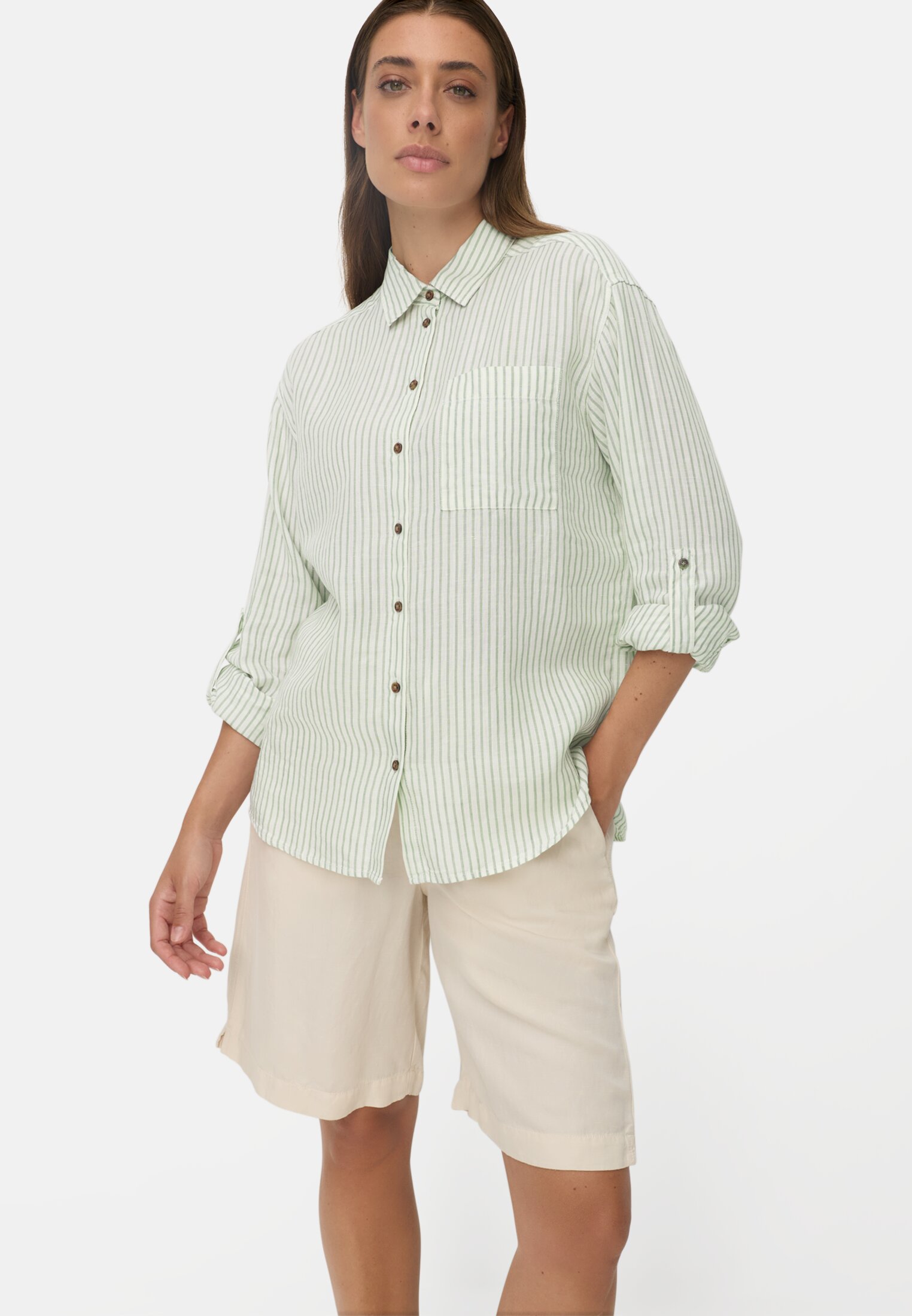 Vrouwen Blouse met kentkraag Jadeblauw gedragen emotional