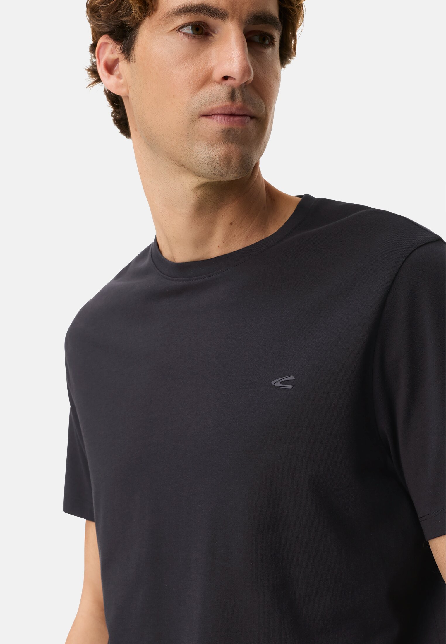 Herren fleXXXactive® T-Shirt mit Quick Dry Funktion Navyblau getragen detailliert nah