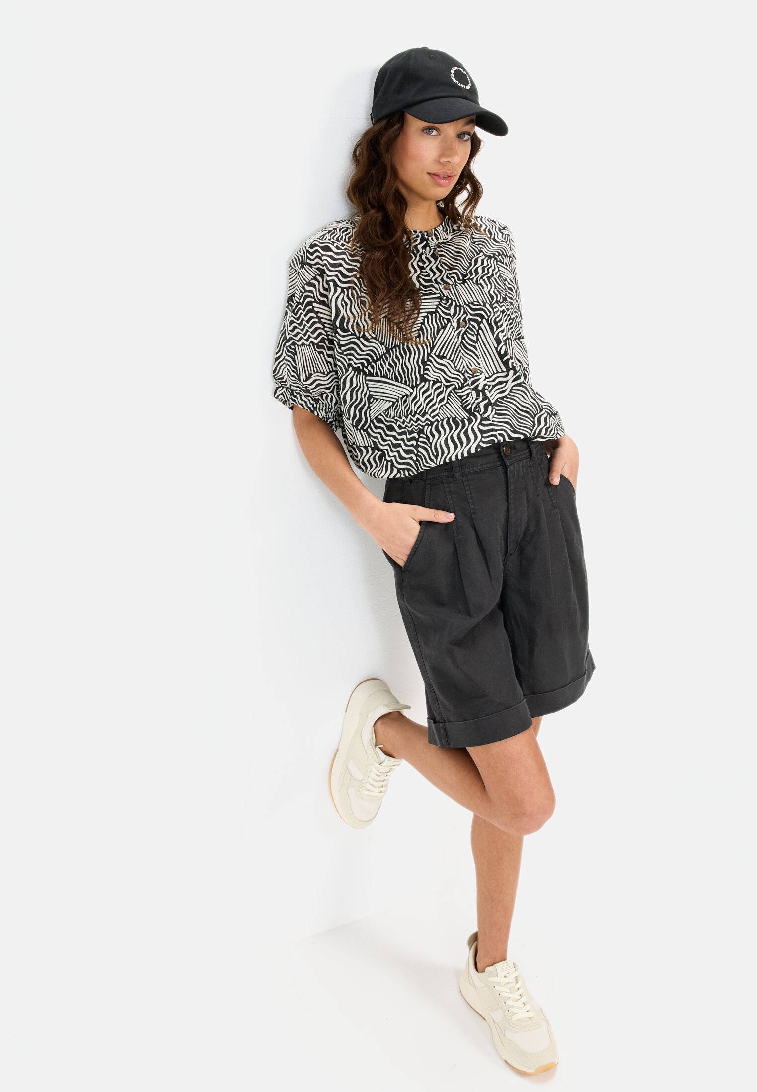 Vrouwen Short van linnenmix Zwart gedragen emotional 