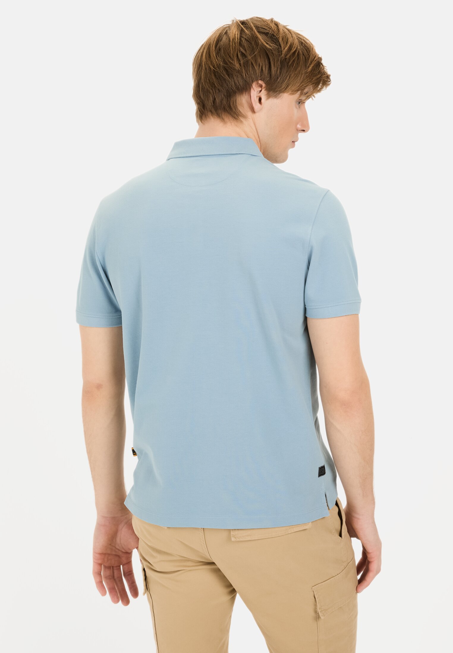MI_09920-5P00-43_M2-00 Herren Kurzarm Poloshirt aus Baumwolle Blau getragen hinten
