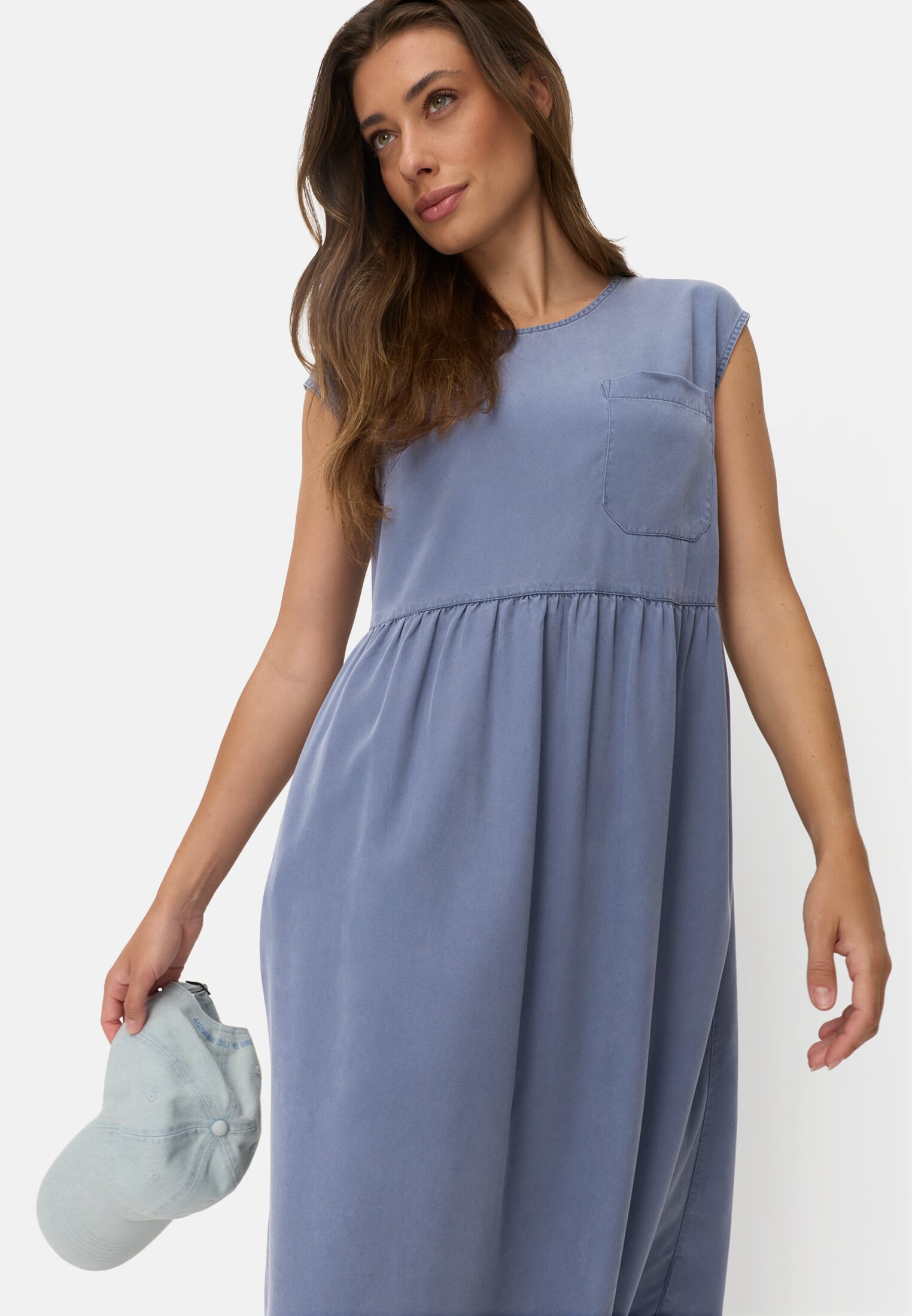 Women Summer dress with a breast pocket Ocean Blue worn emotional