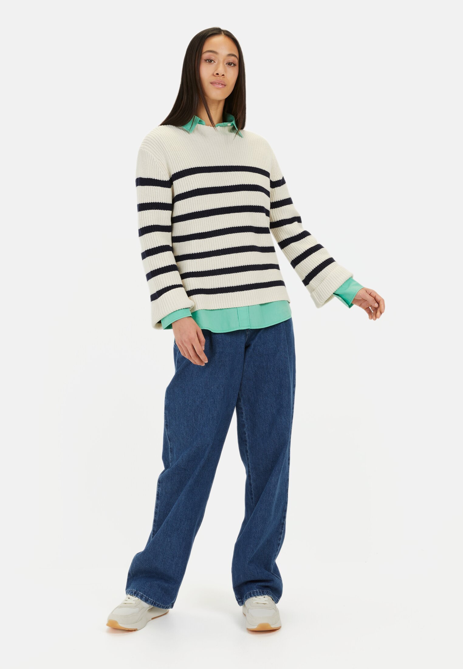 Women Knitted sweater made from a cotton mix White-blue worn front full body