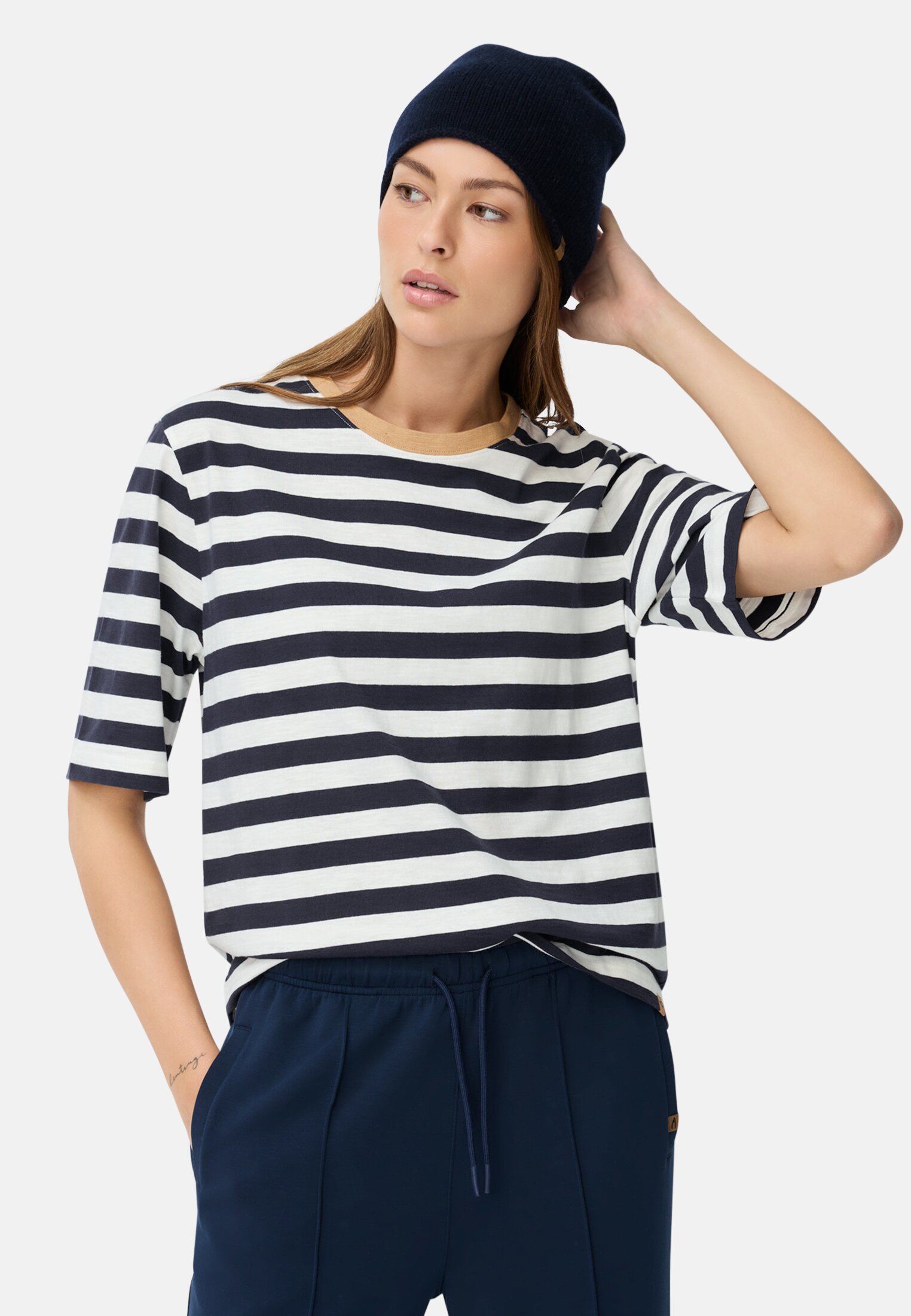 Women T-shirt with a striped pattern Blue and white striped worn front
