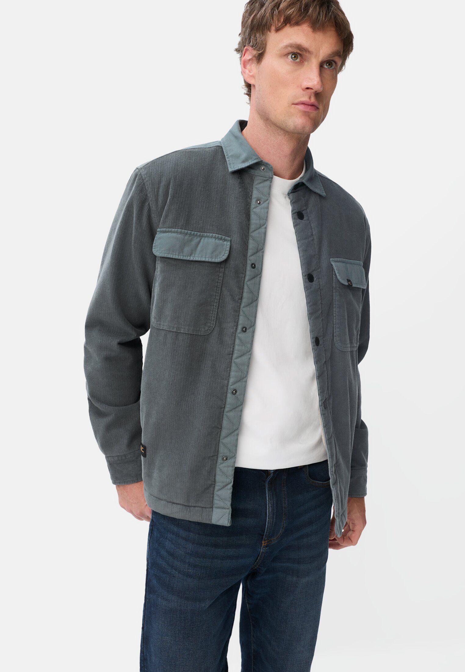 Herren Cord Overshirt mit Teddyfleece Tintenblau getragen emotional