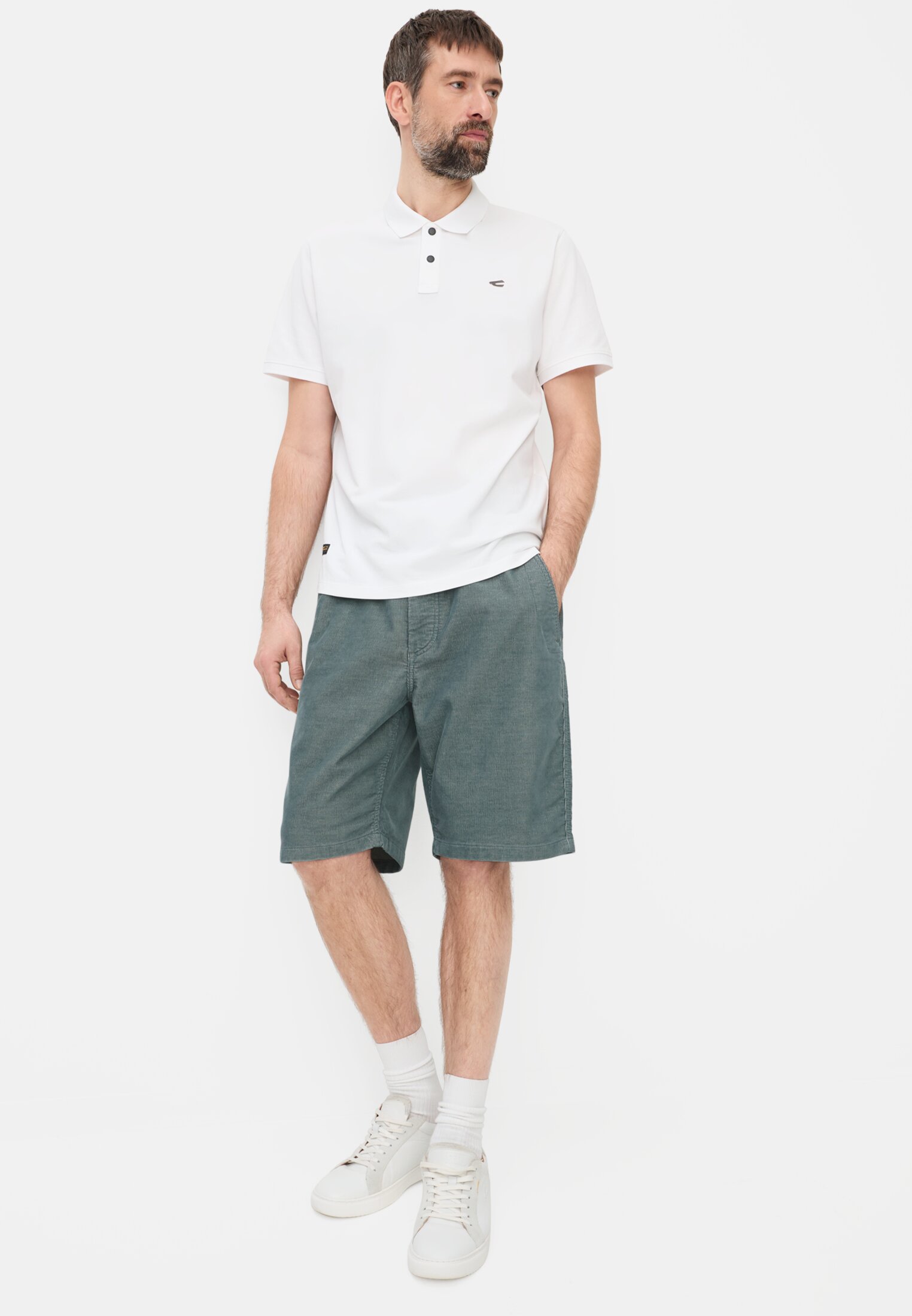 Herren Bermuda Shorts mit Tunnelzug Sturmblau getragen emotional