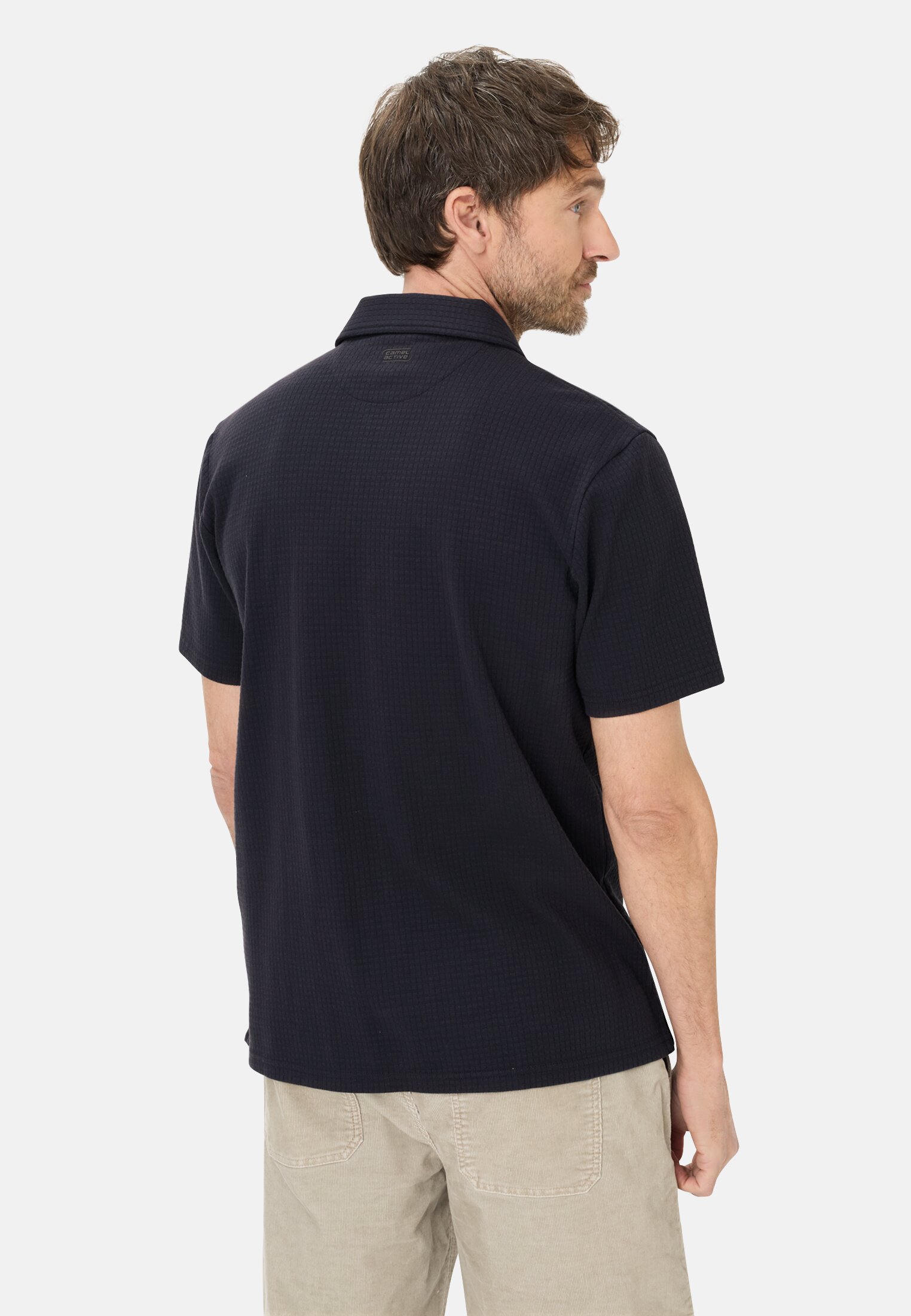 Herren Kurzarmhemd mit Brusttasche Dunkelblau getragen hinten